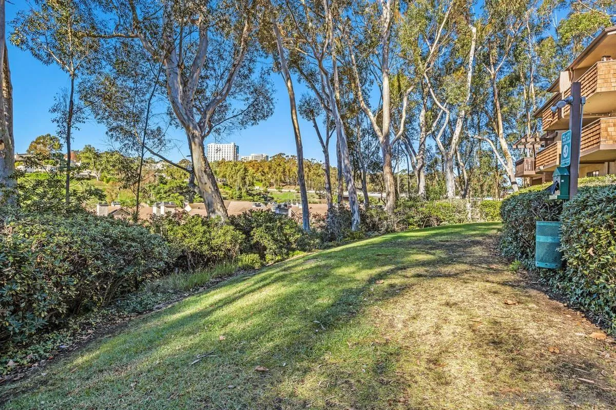 8860 Villa La Jolla Dr Unit: 105