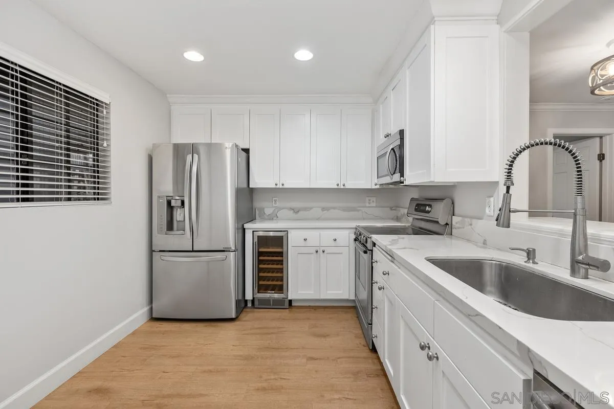 8860 Villa La Jolla Dr Unit: 105