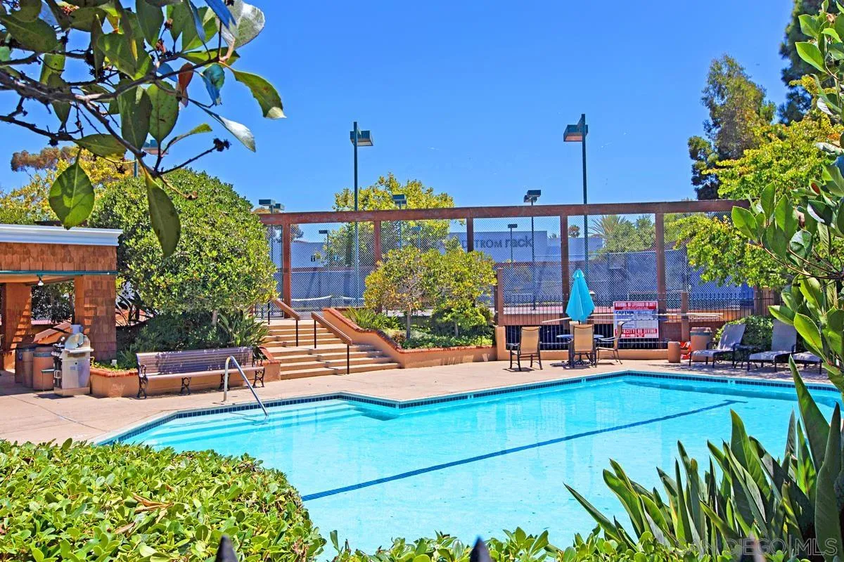 8860 Villa La Jolla Dr Unit: 105