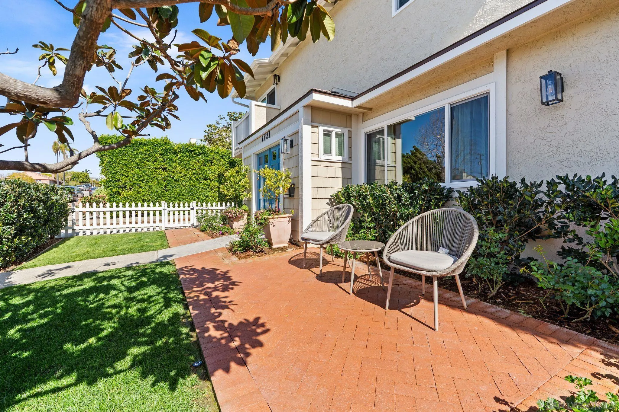 1221 Virginia Way