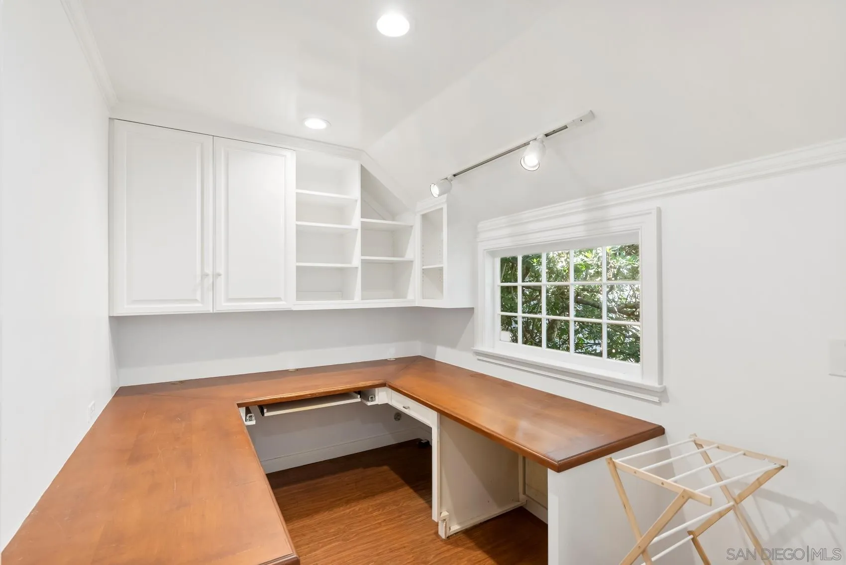 6021 Vista De La Mesa