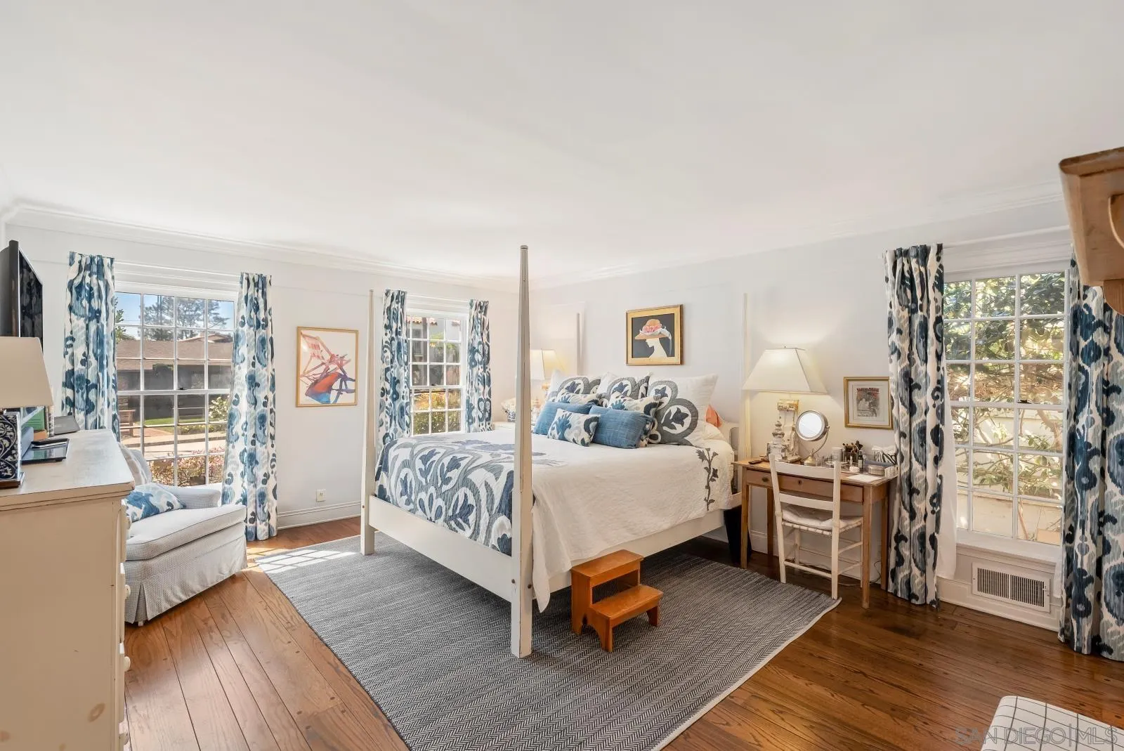 6021 Vista De La Mesa