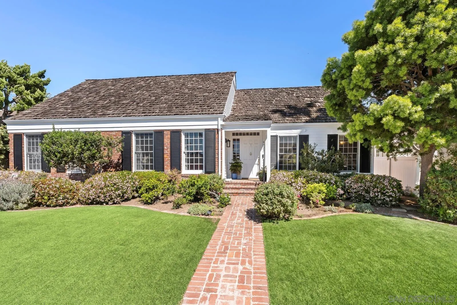 6021 Vista De La Mesa