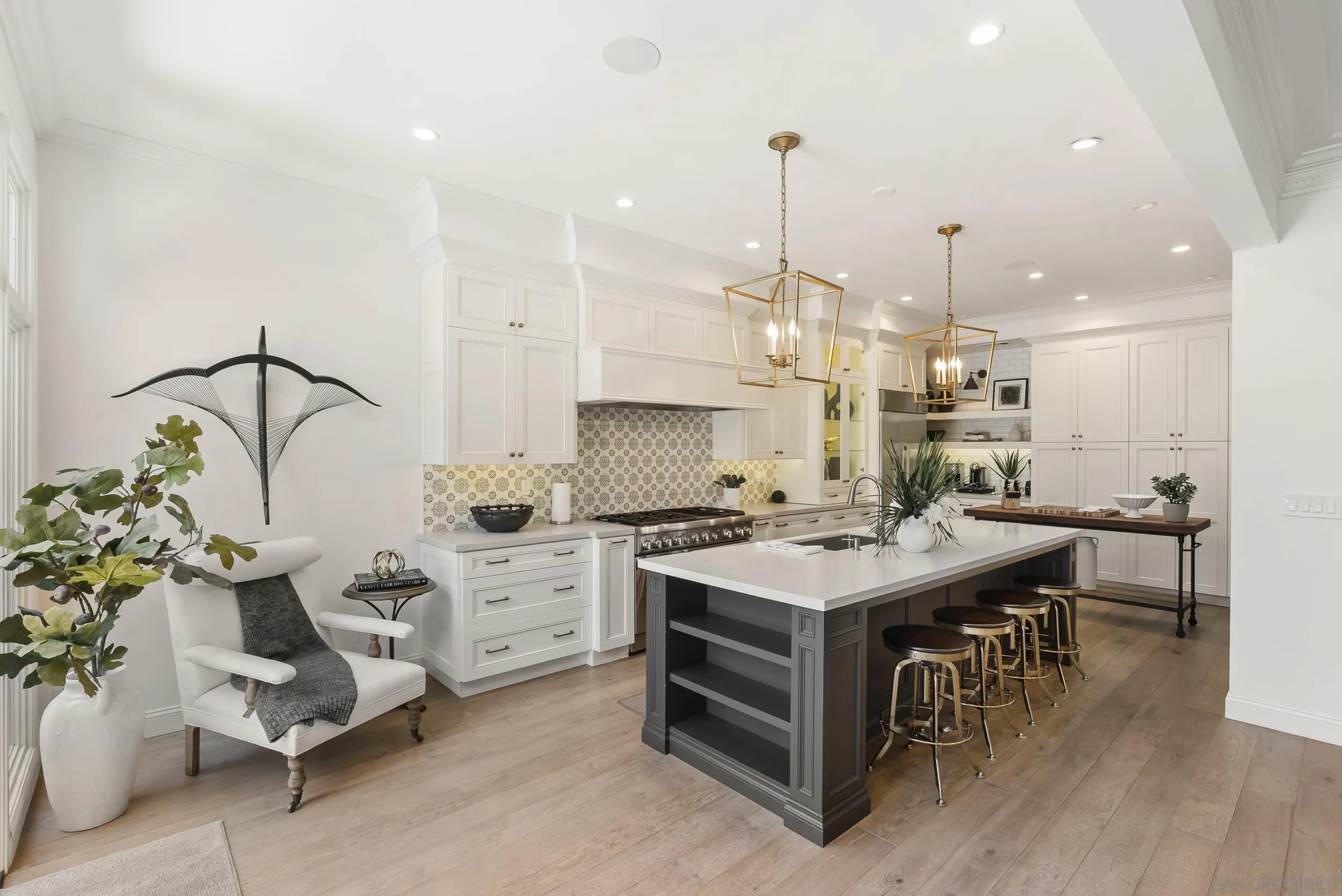 9643 Claiborne Square