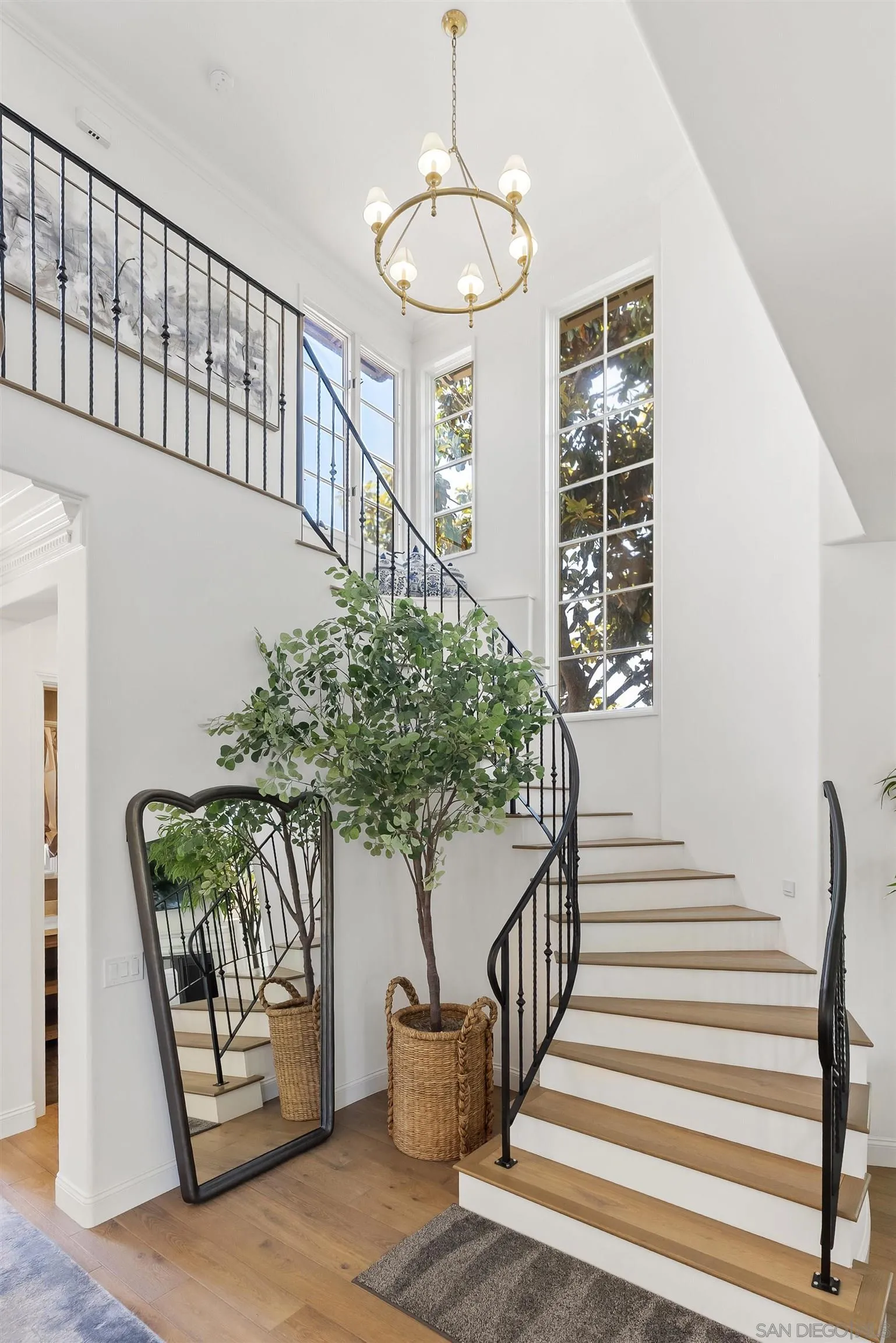9643 Claiborne Square