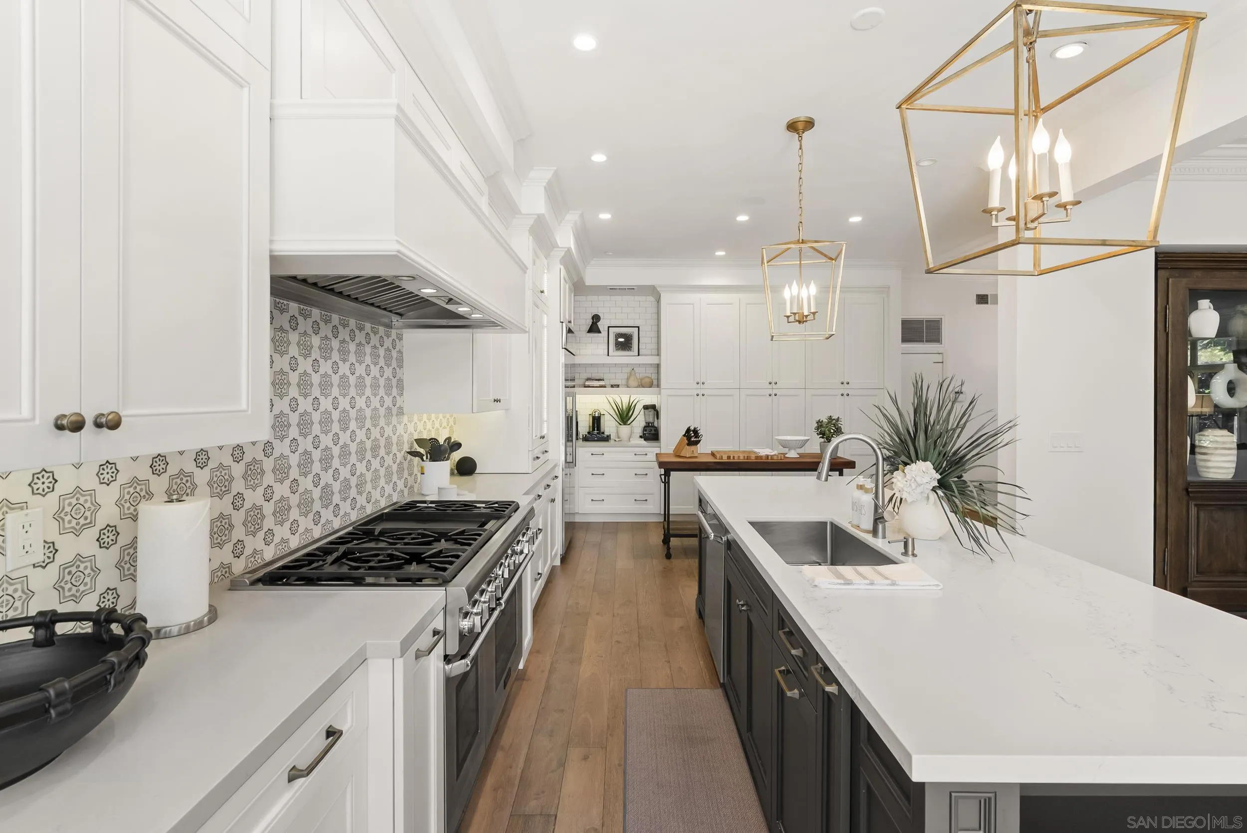 9643 Claiborne Square