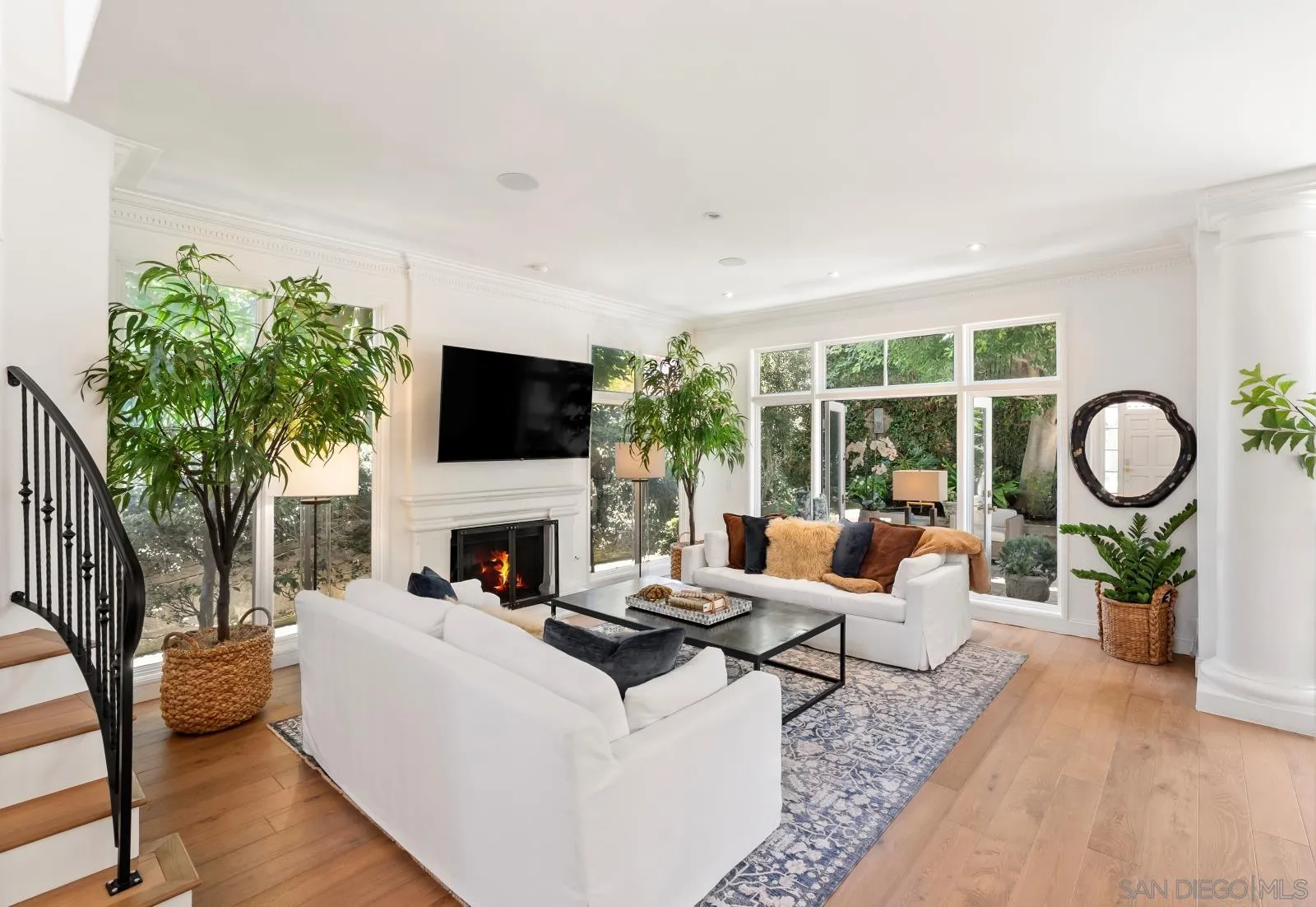 9643 Claiborne Square