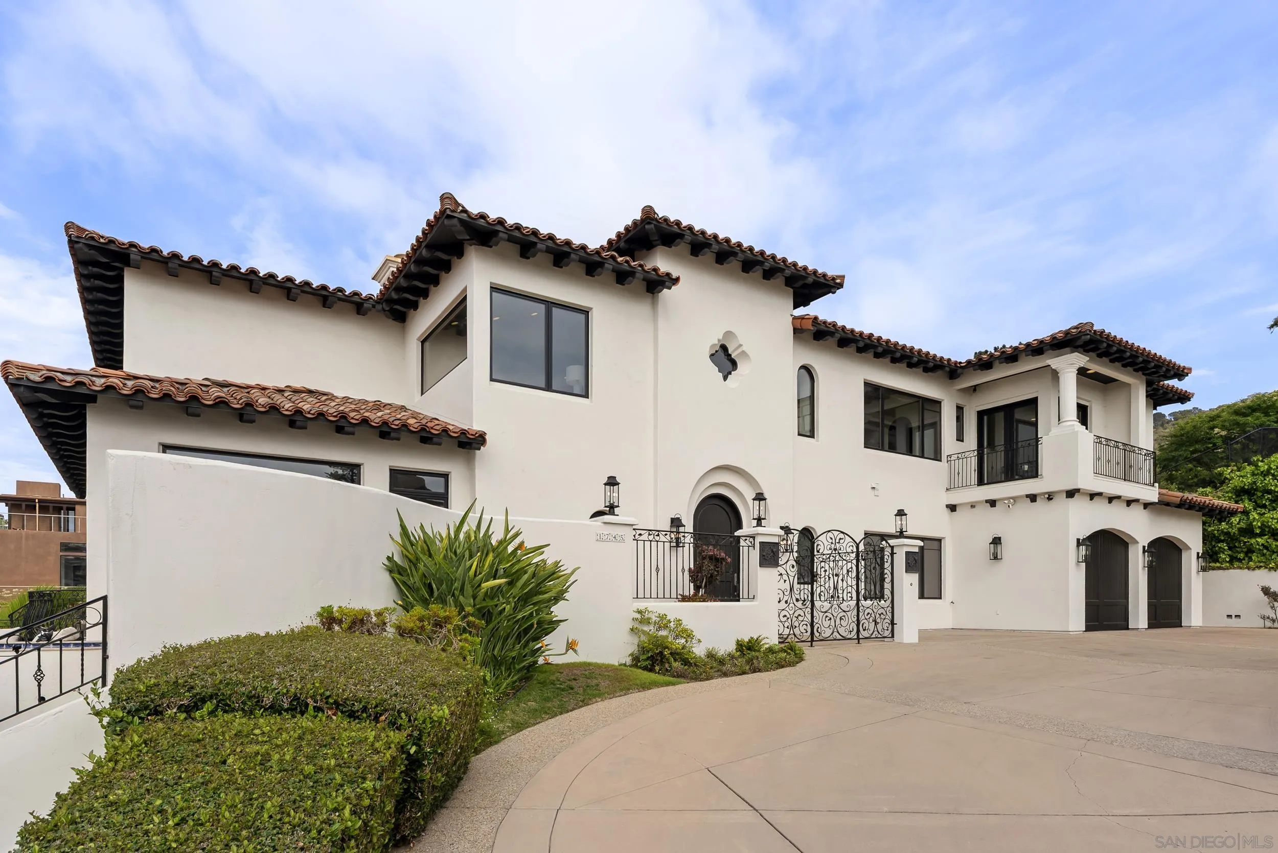 1745 Amalfi St