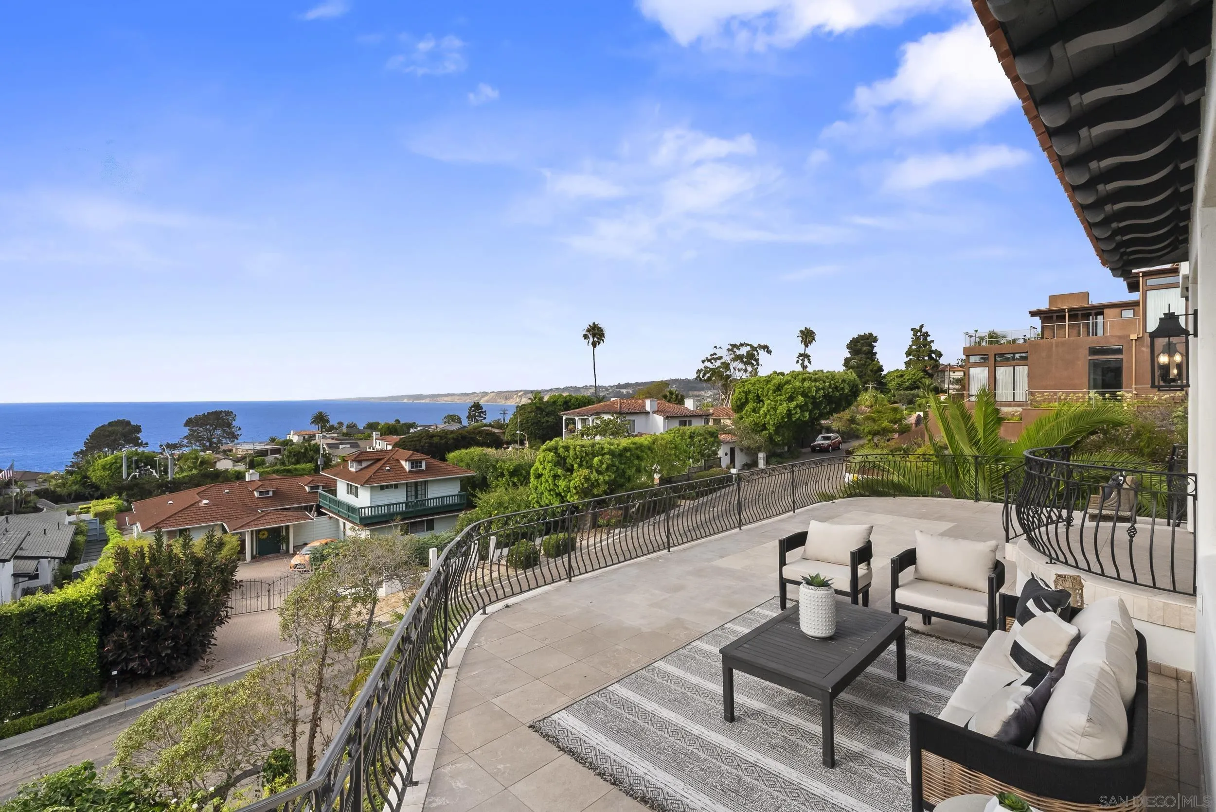 1745 Amalfi St