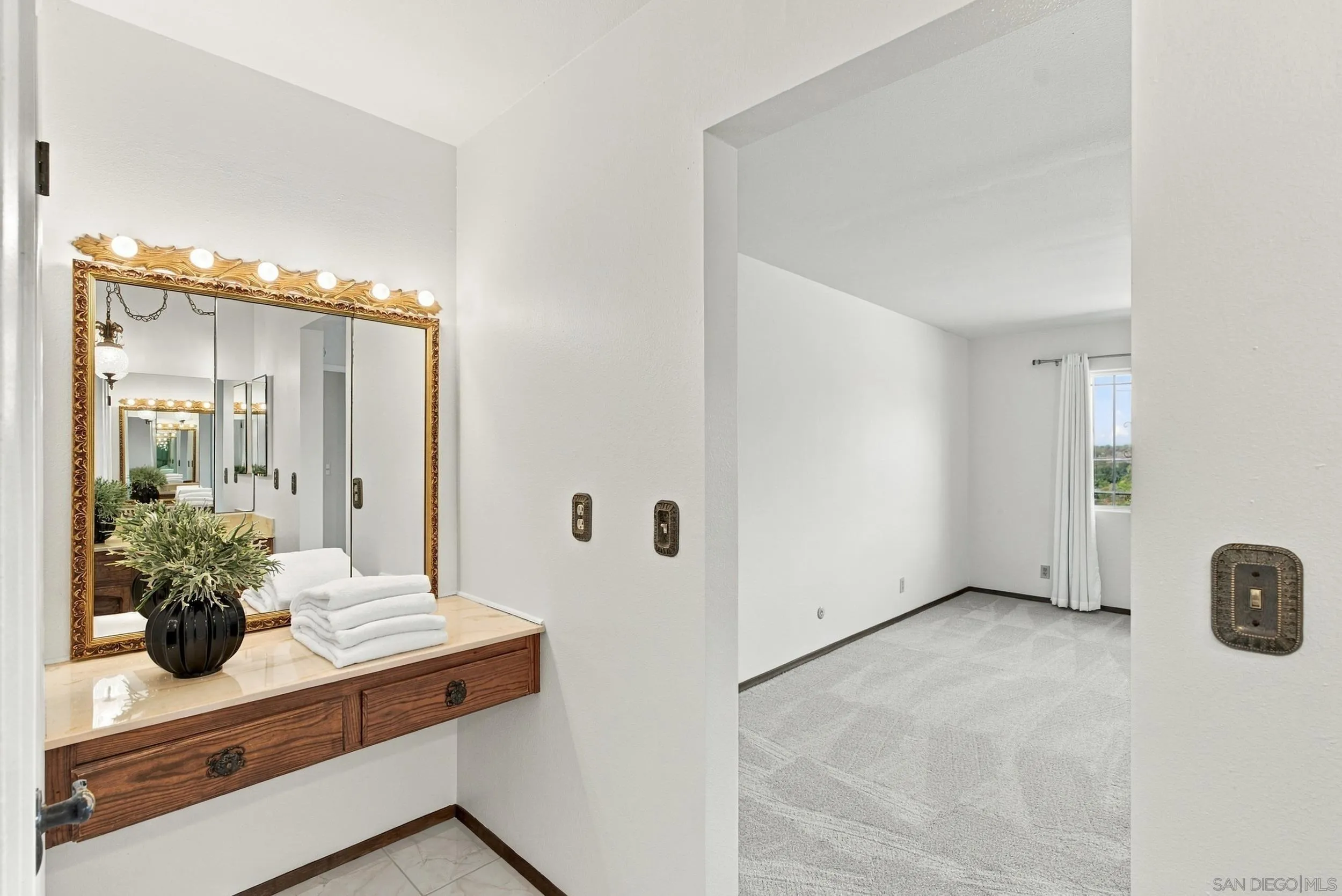 3737 Sinclair Ln