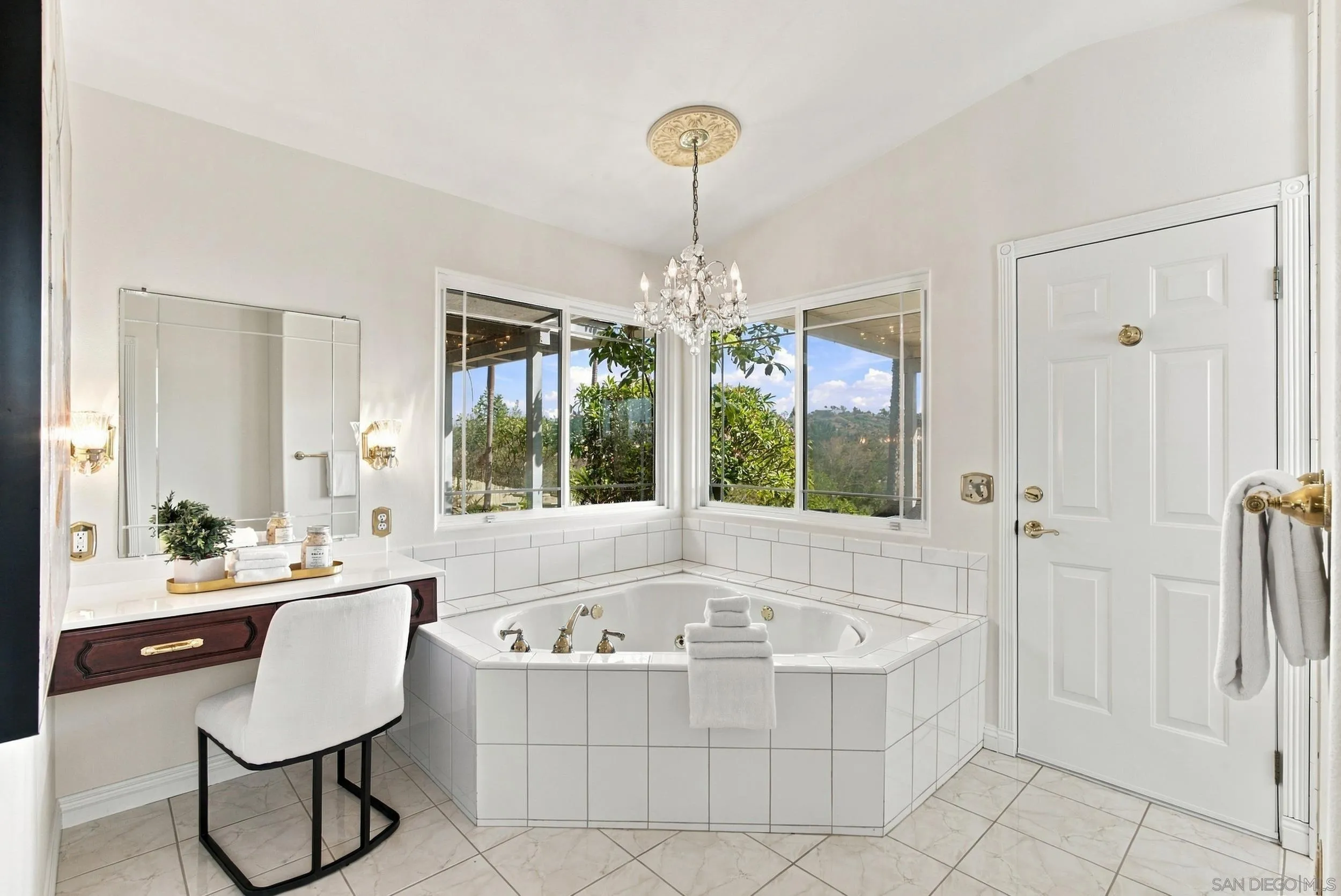 3737 Sinclair Ln