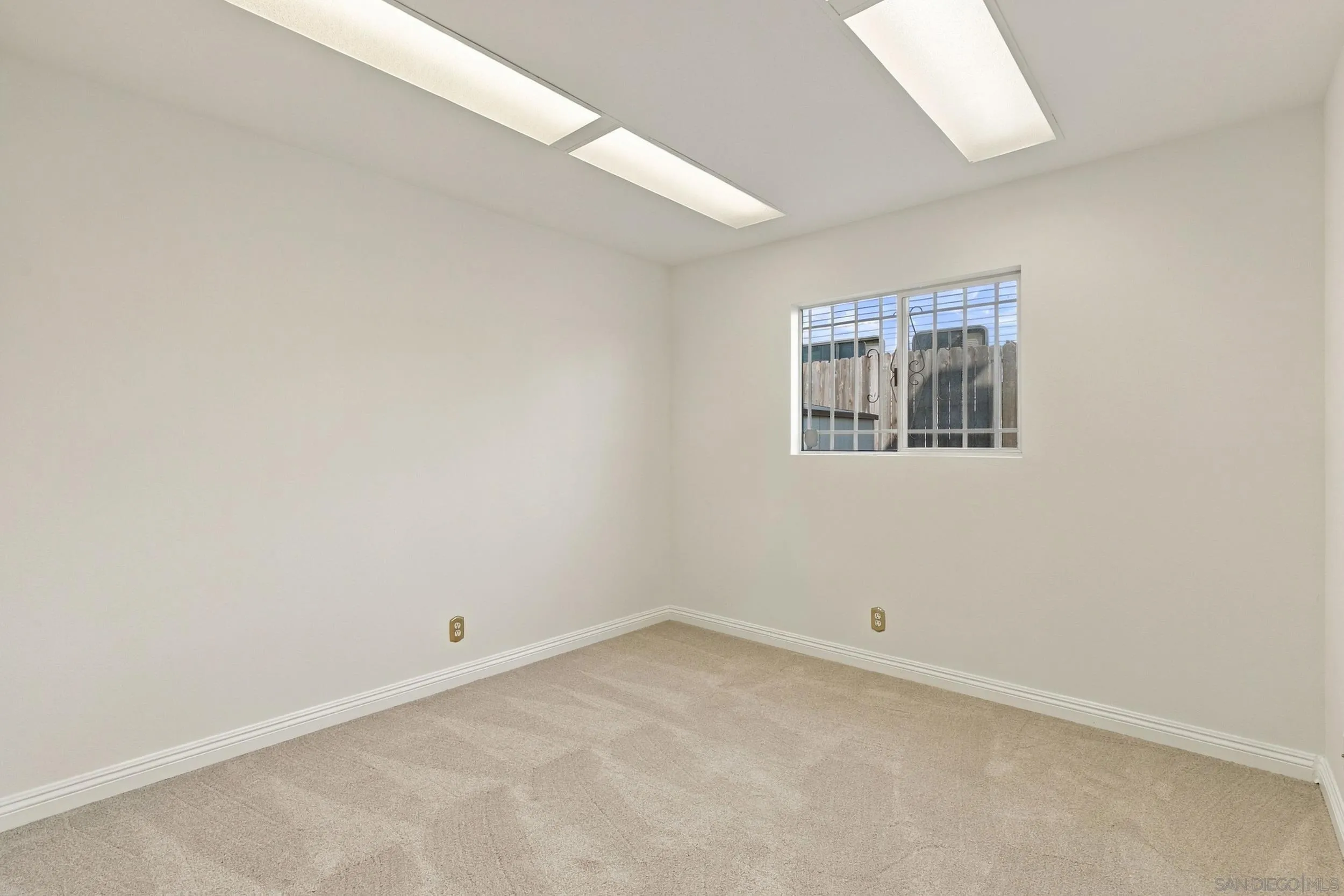 3737 Sinclair Ln