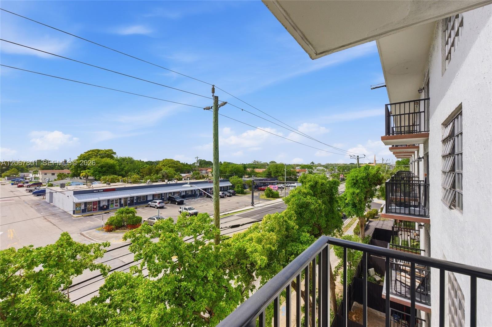 2520 N Andrews Avenue 305