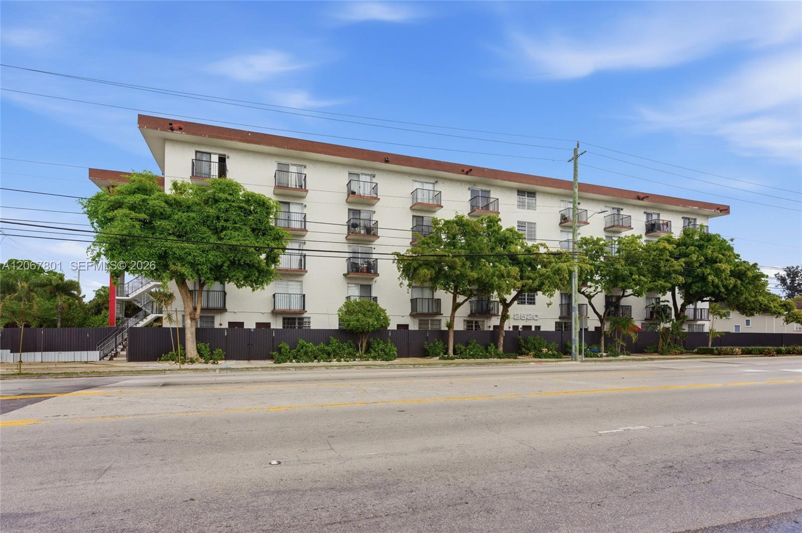 2520 N Andrews Avenue 305