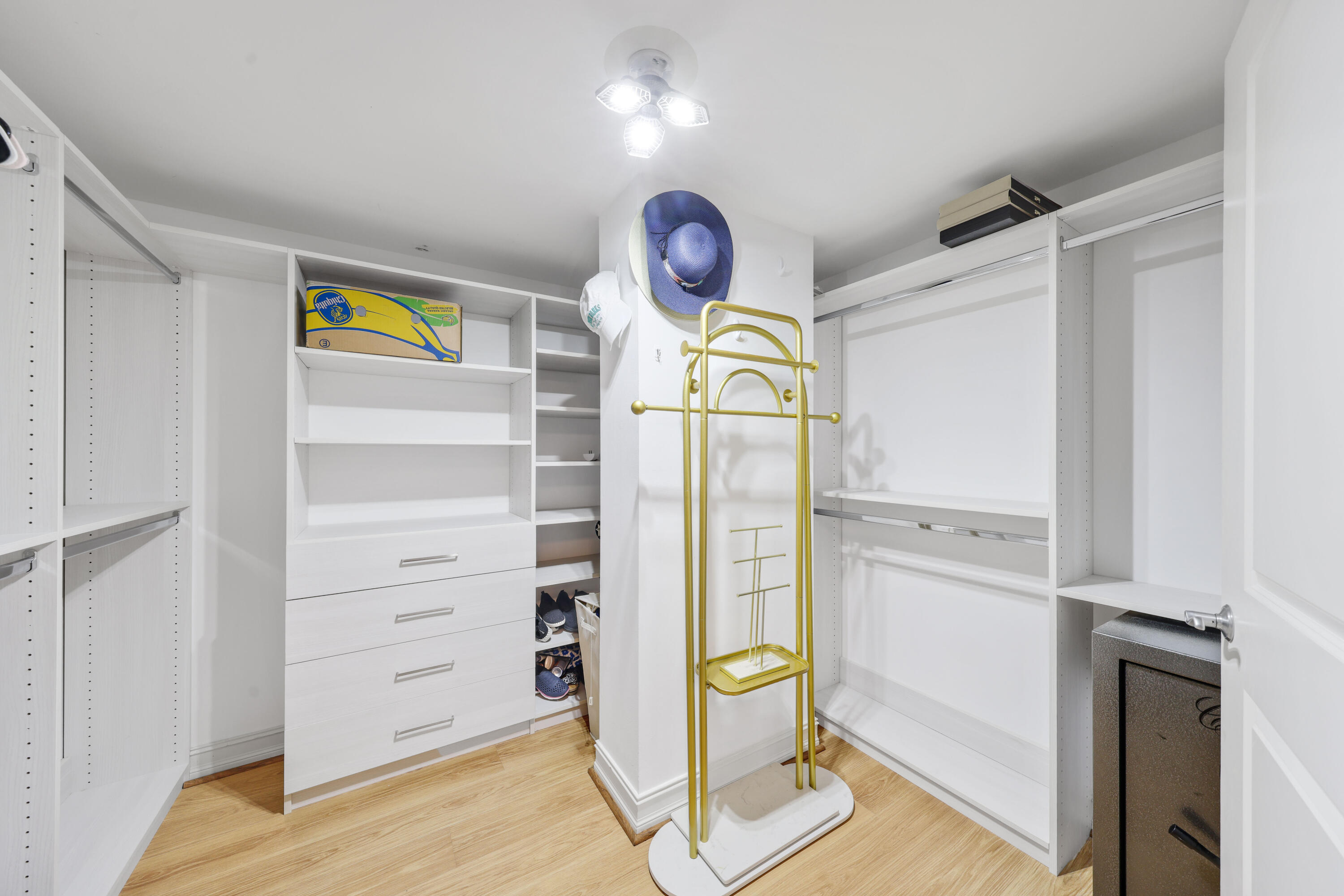 99 SE Mizner Boulevard