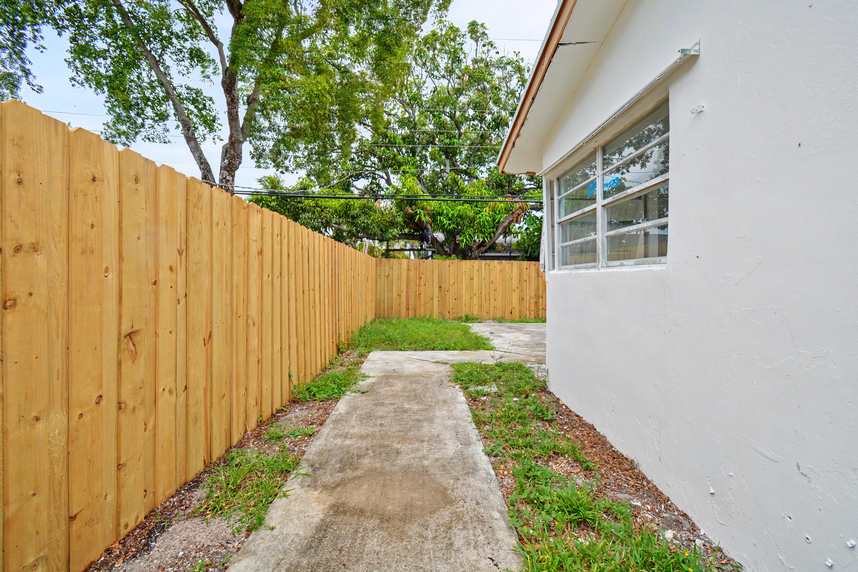 411b NE 57th Court