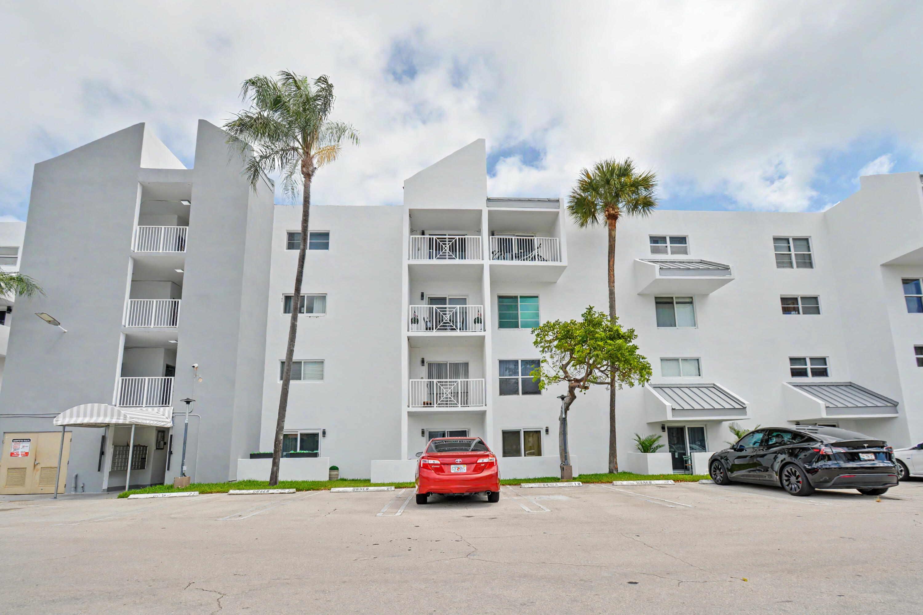 2840 NE 14th St 405a