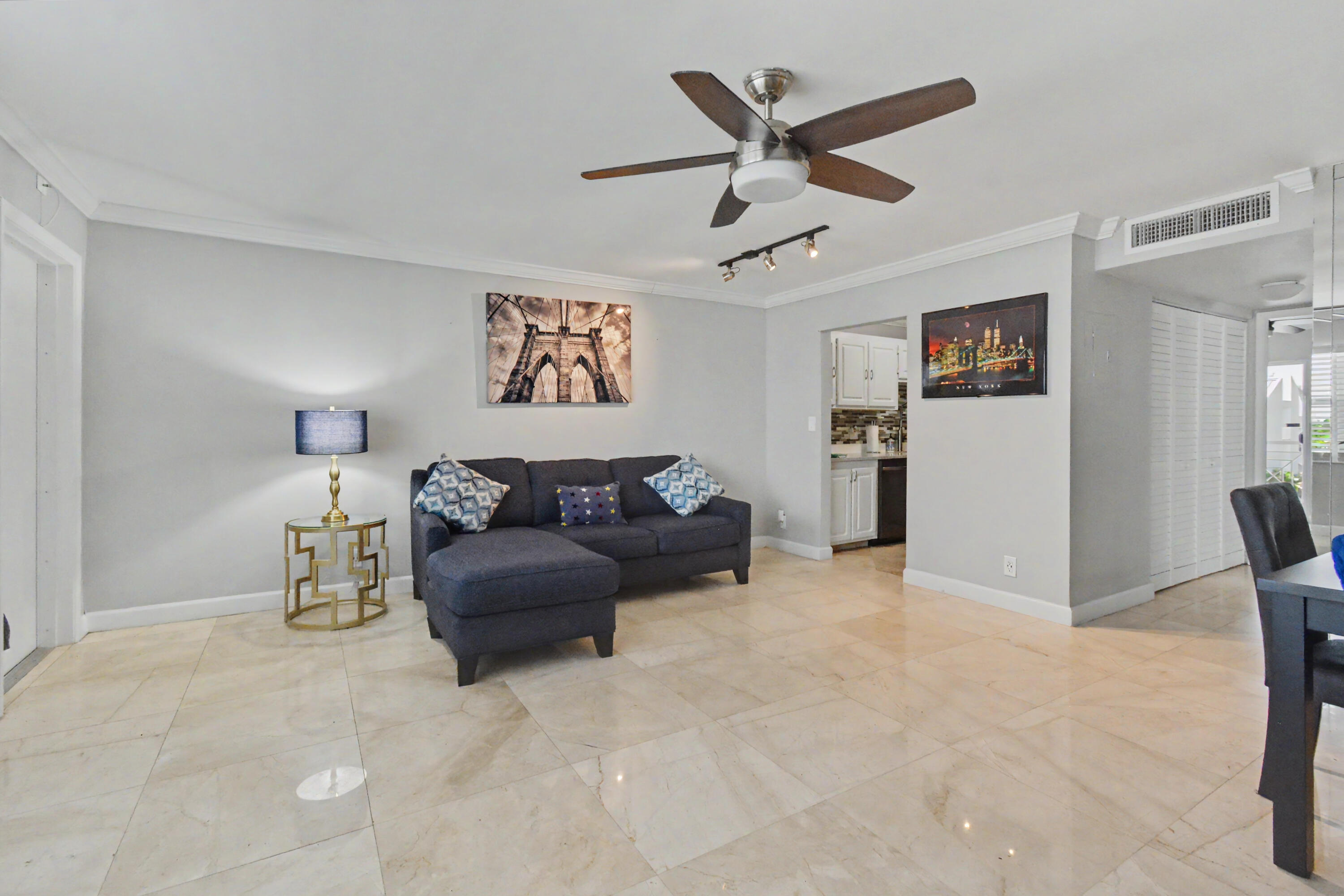 2840 NE 14th St 405a