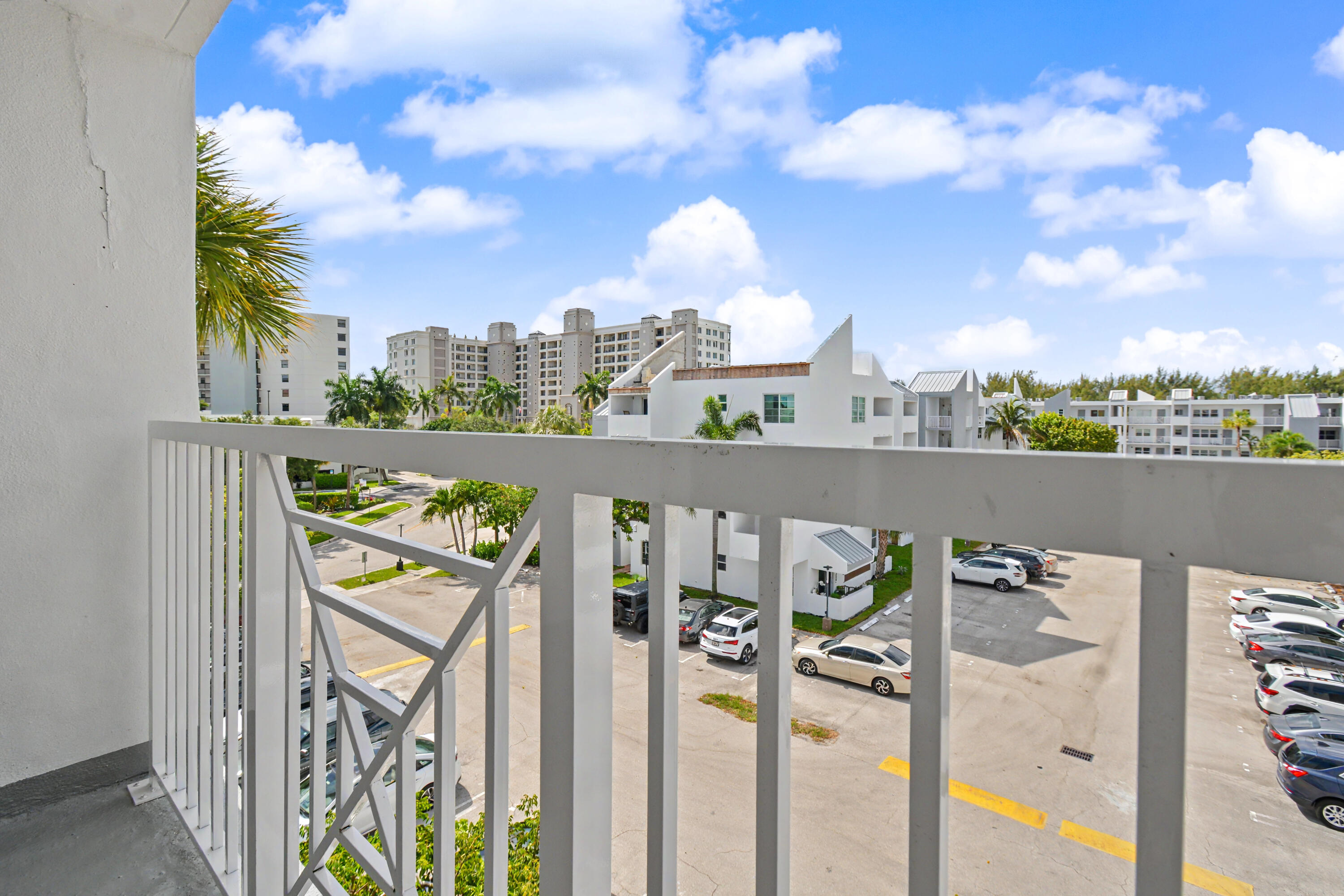 2840 NE 14th St 405a