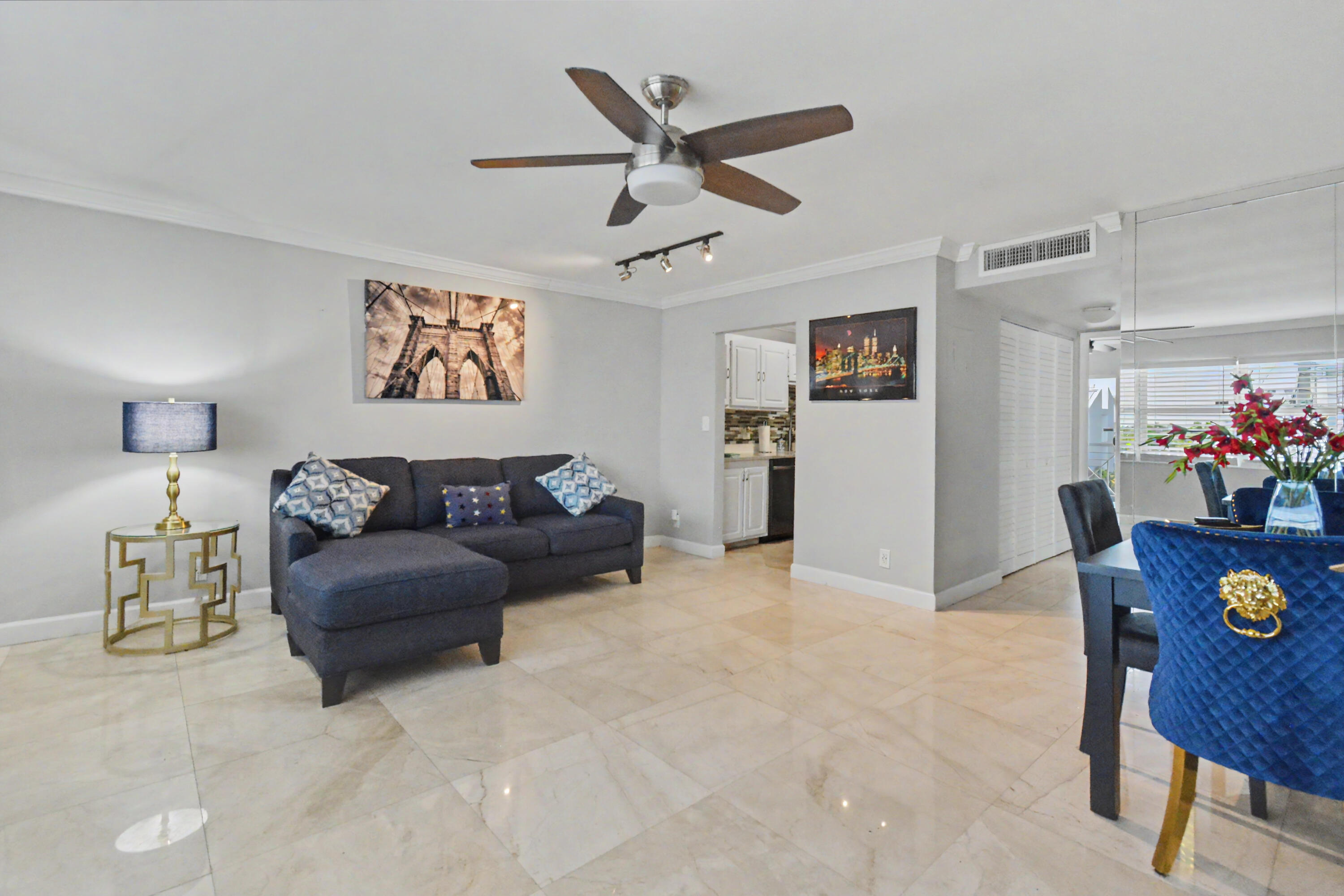2840 NE 14th St 405a