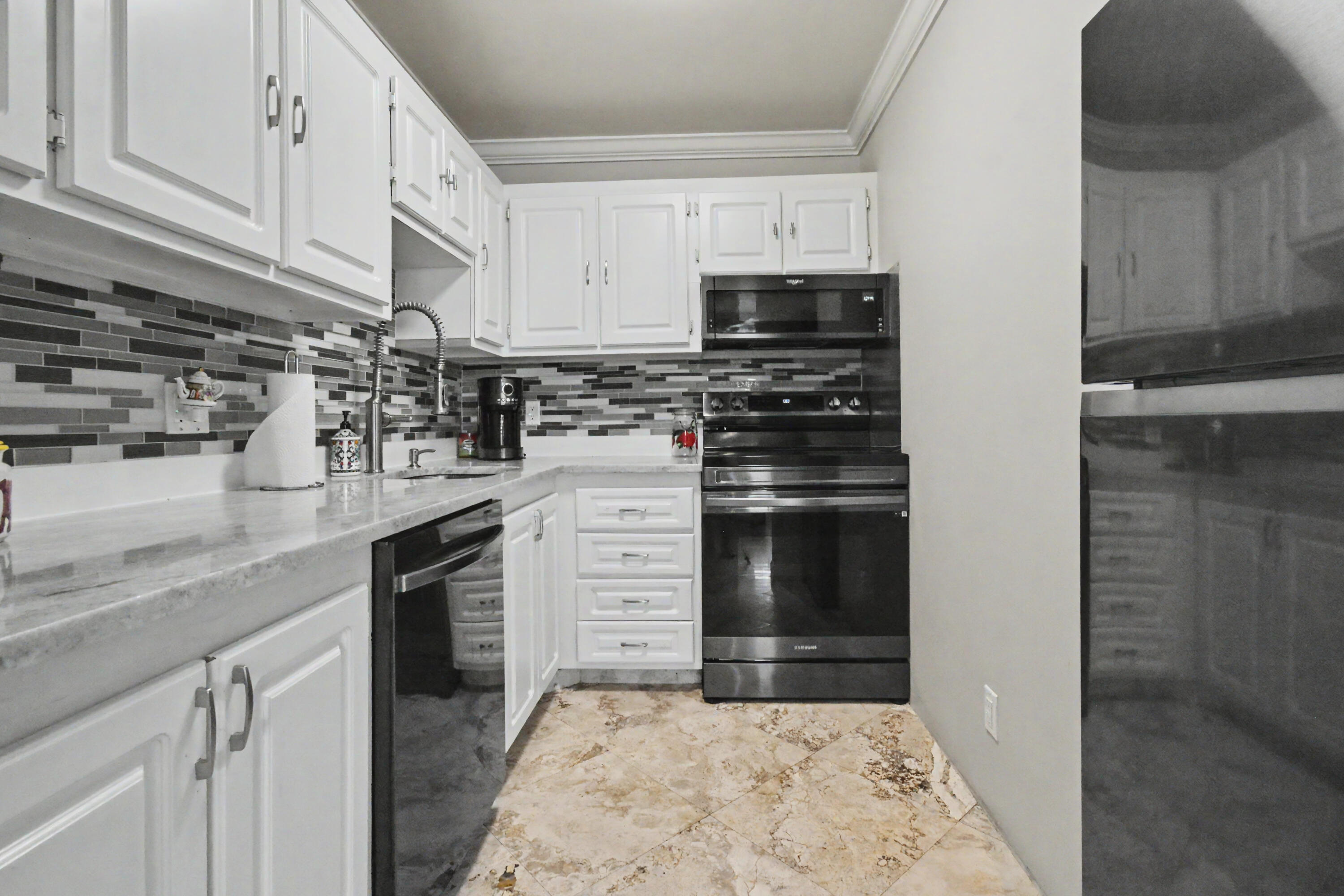 2840 NE 14th St 405a