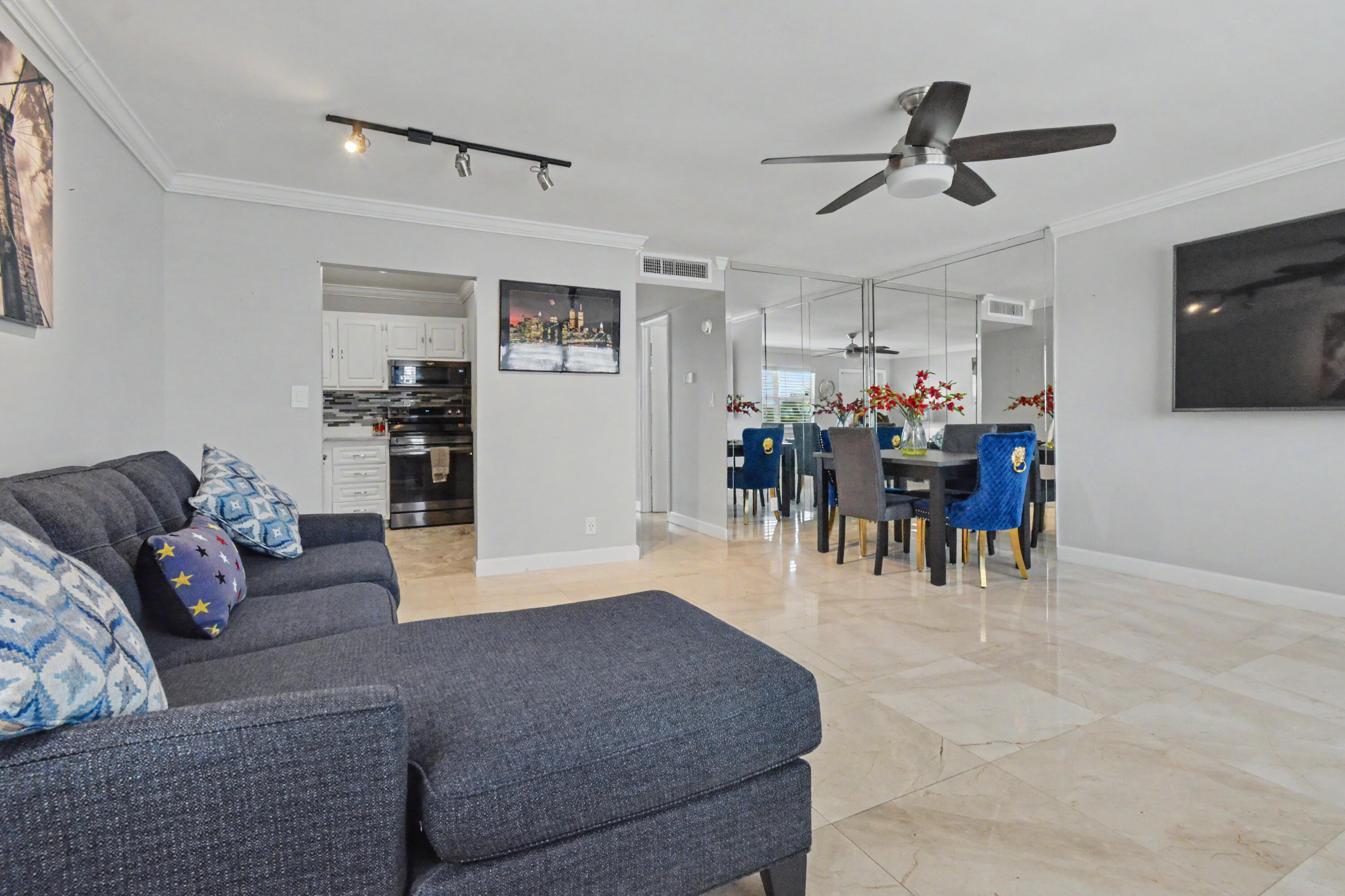 2840 NE 14th St 405a