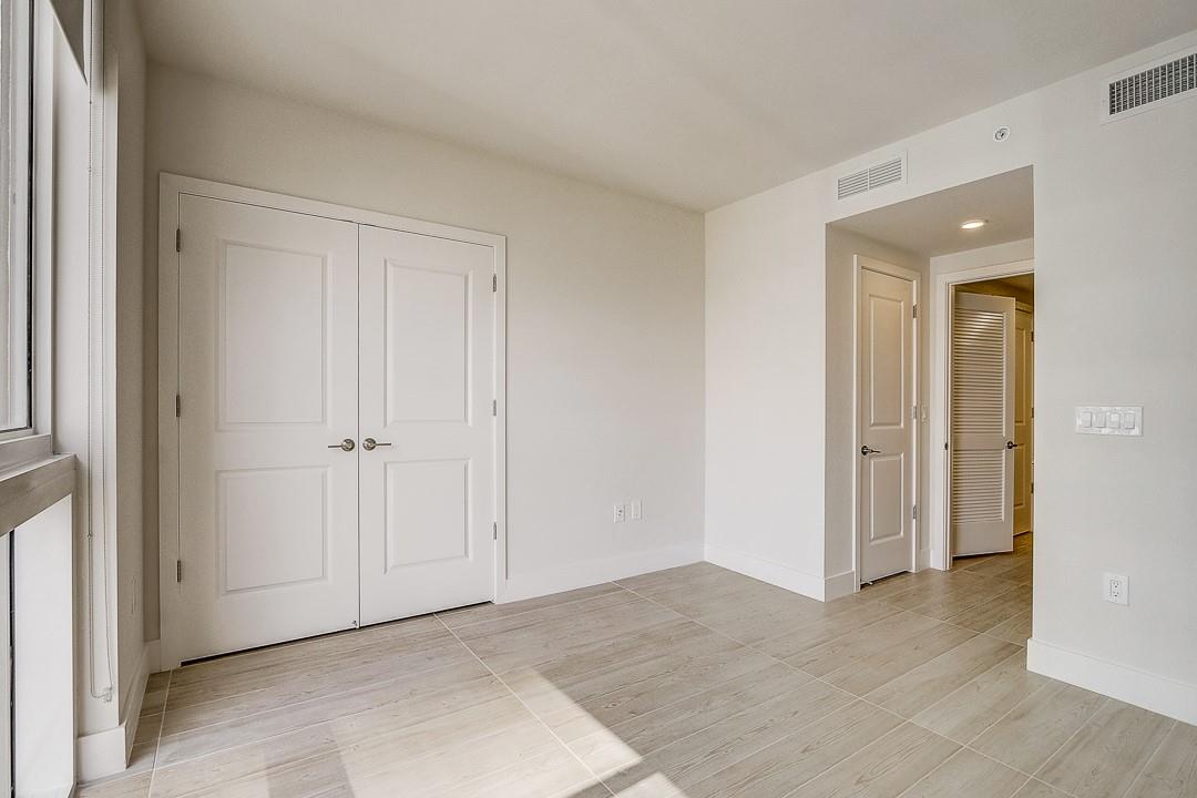 215 N New River Dr E 1090