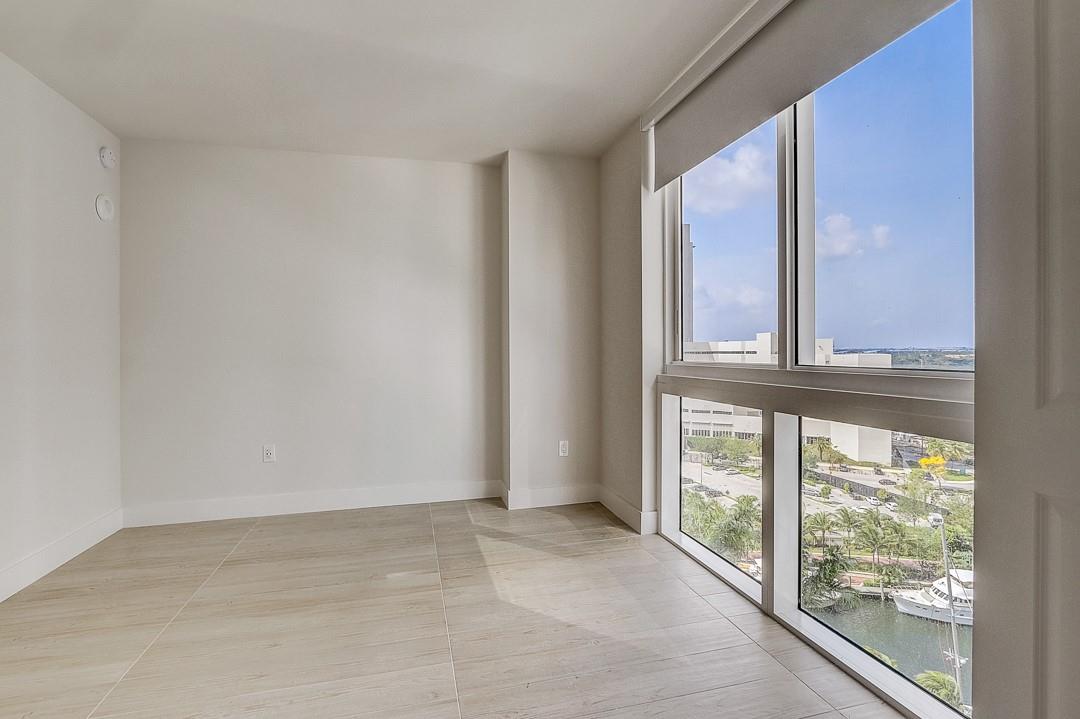 215 N New River Dr E 1090