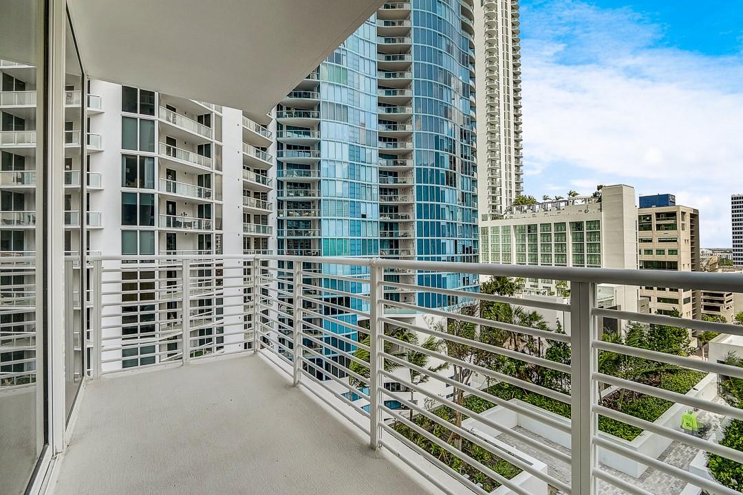 215 N New River Dr E 1090