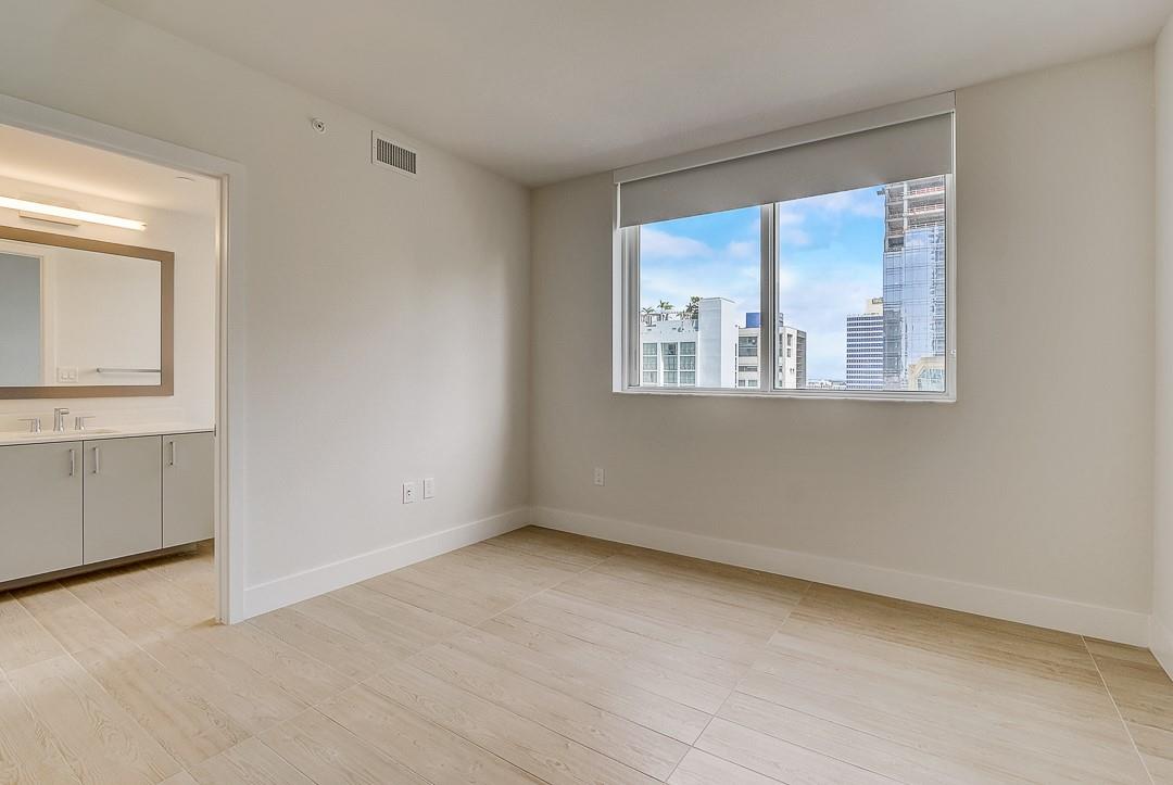 215 N New River Dr E 1090