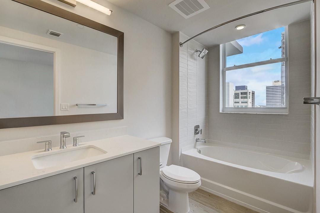 215 N New River Dr E 1090