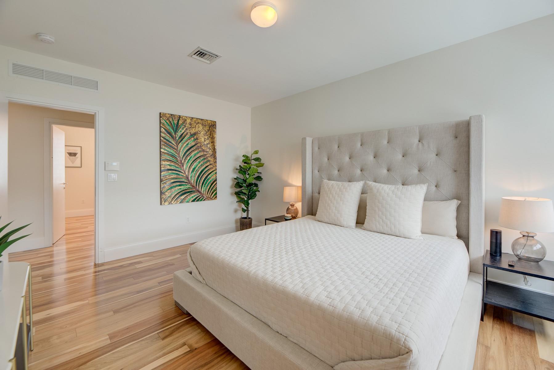 706 NE 3rd Ave 706