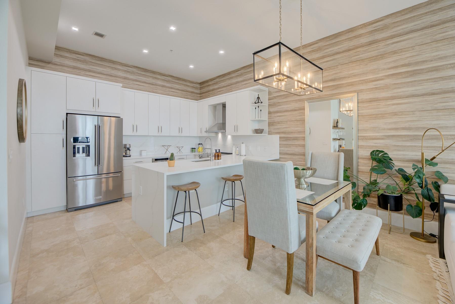 706 NE 3rd Ave 706