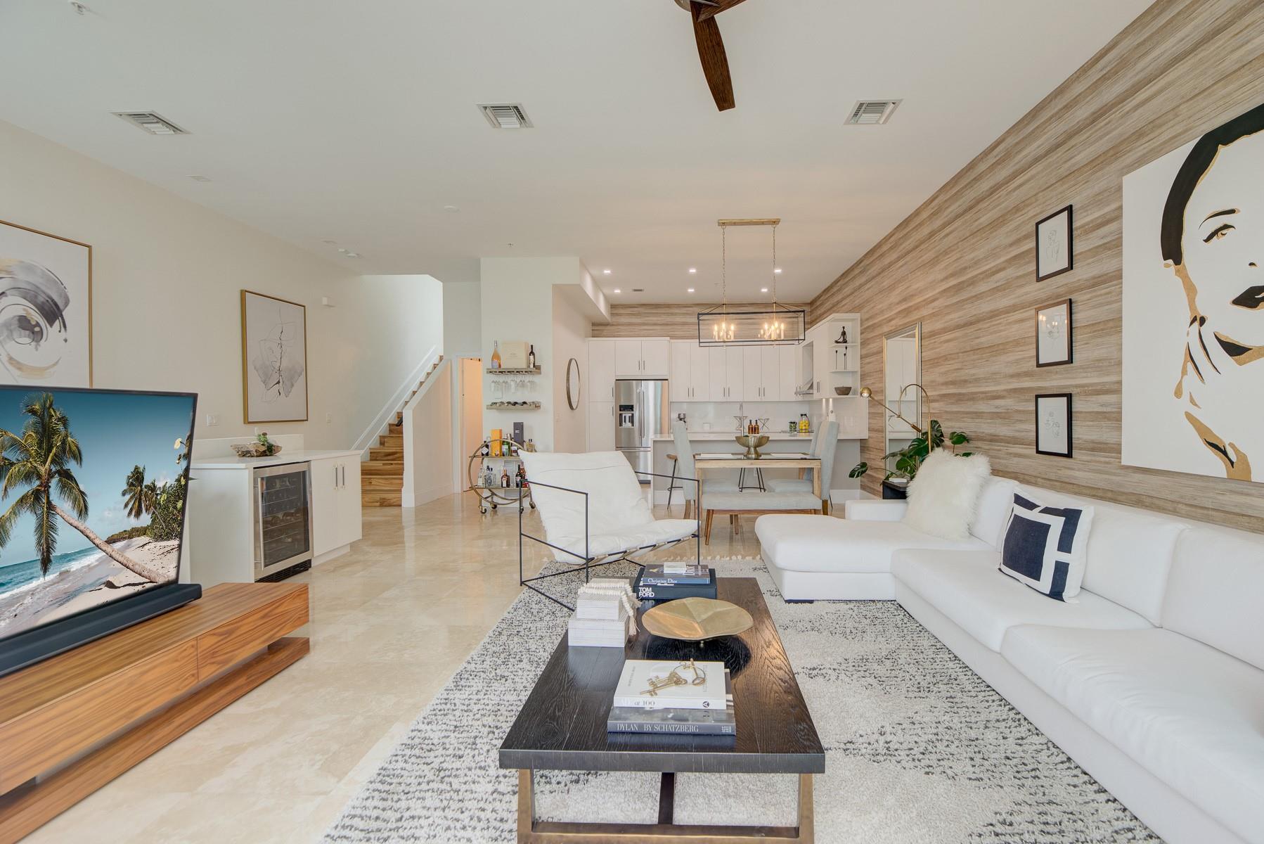 706 NE 3rd Ave 706