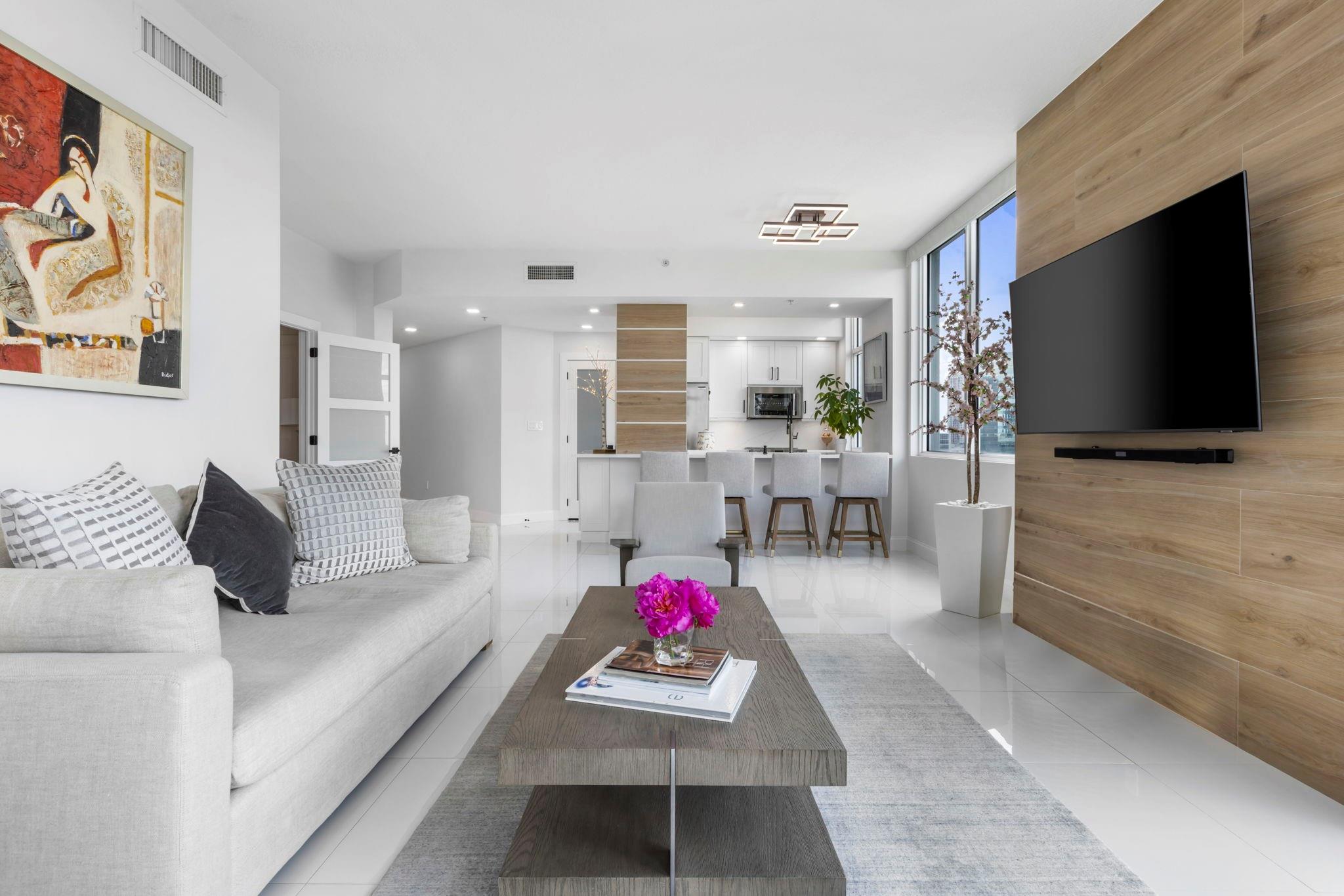 315 NE 3rd Ave 1001