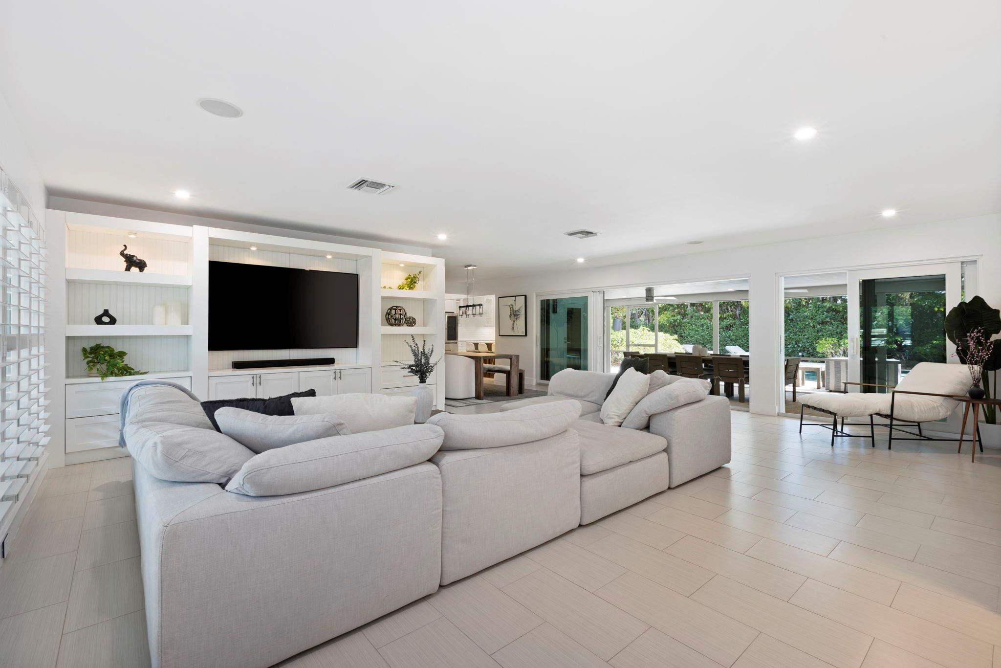 530 Middle River Drive