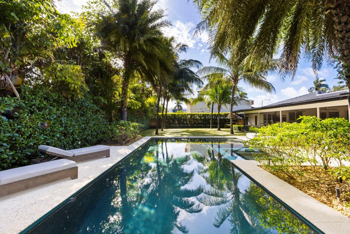 530 Middle River Drive