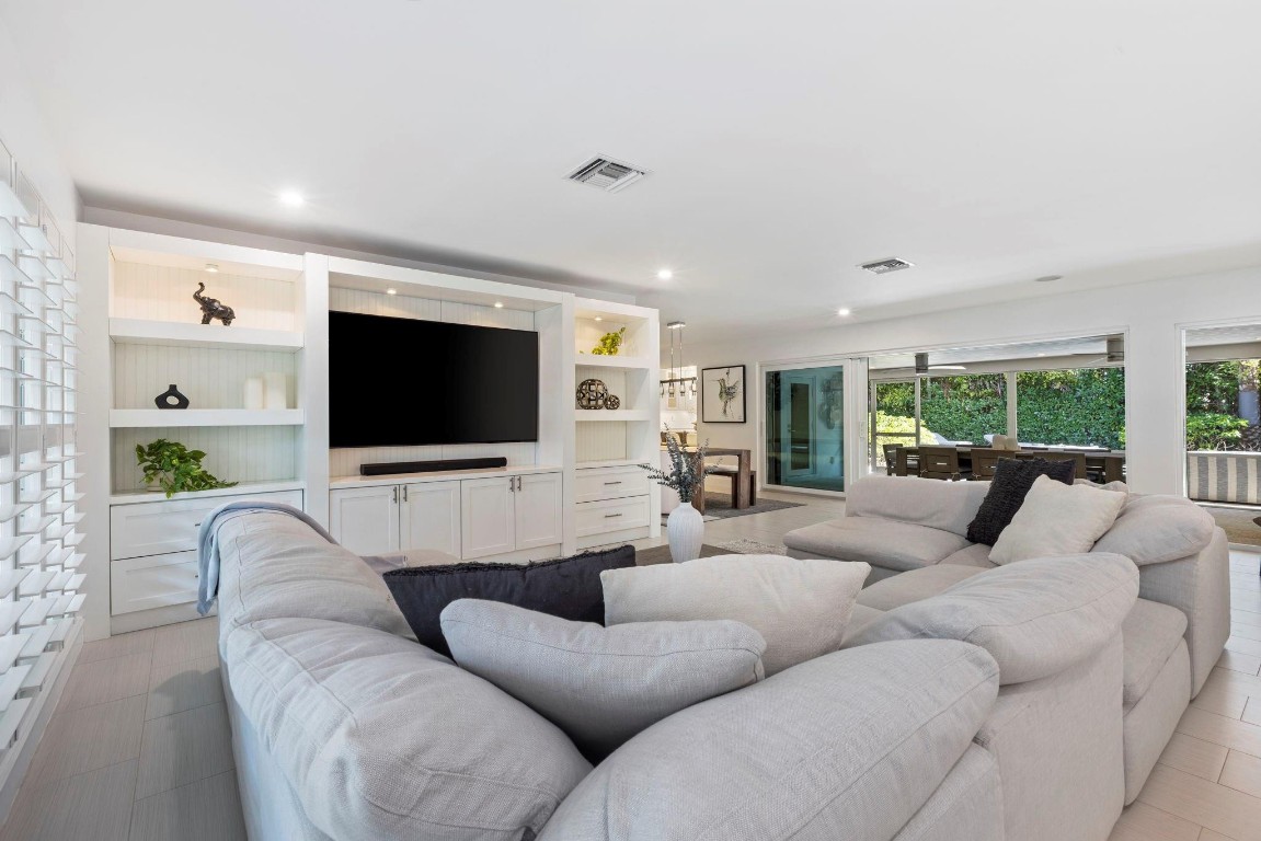 530 Middle River Drive