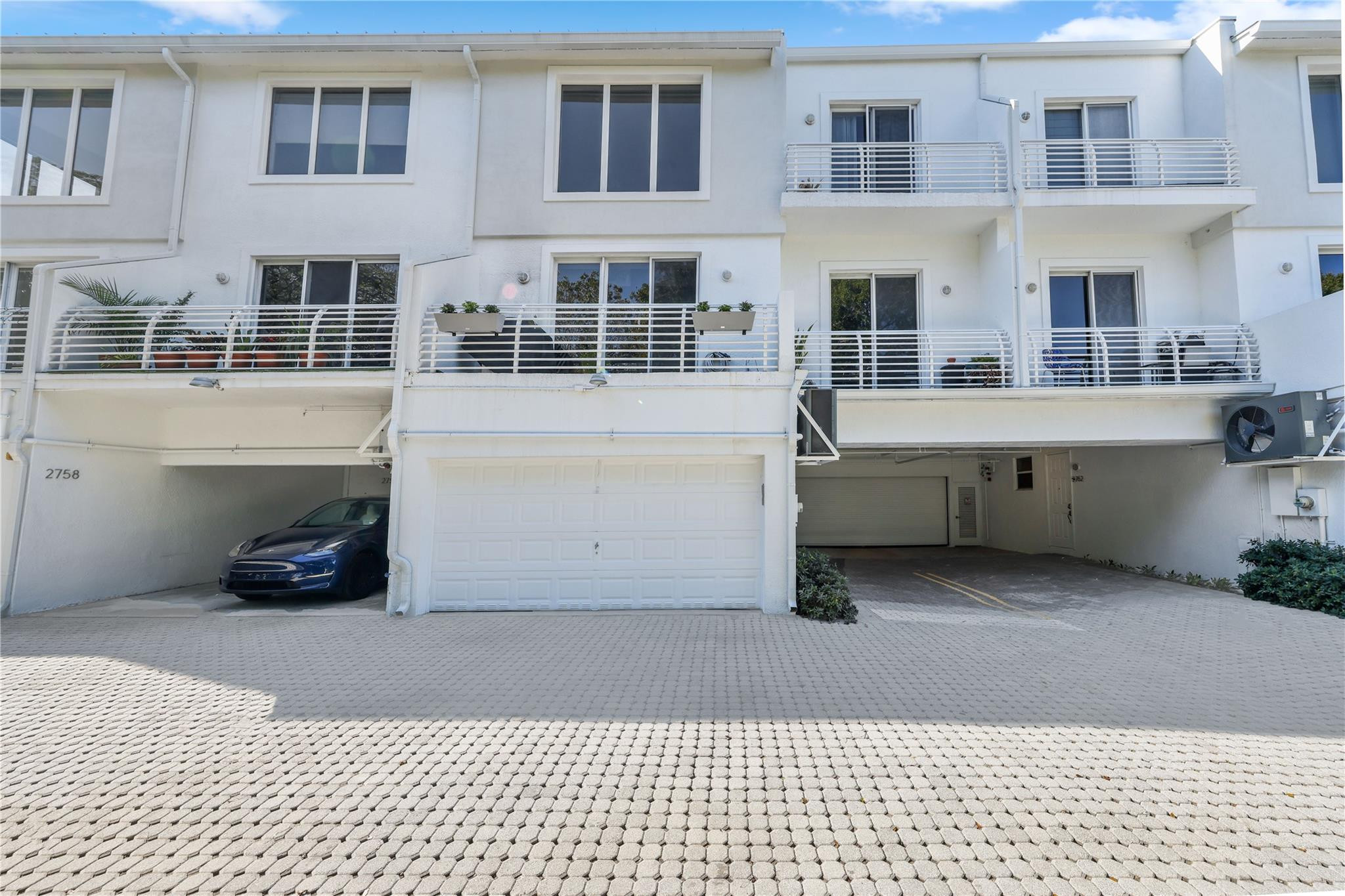 2760 NE 8th Ave 2760