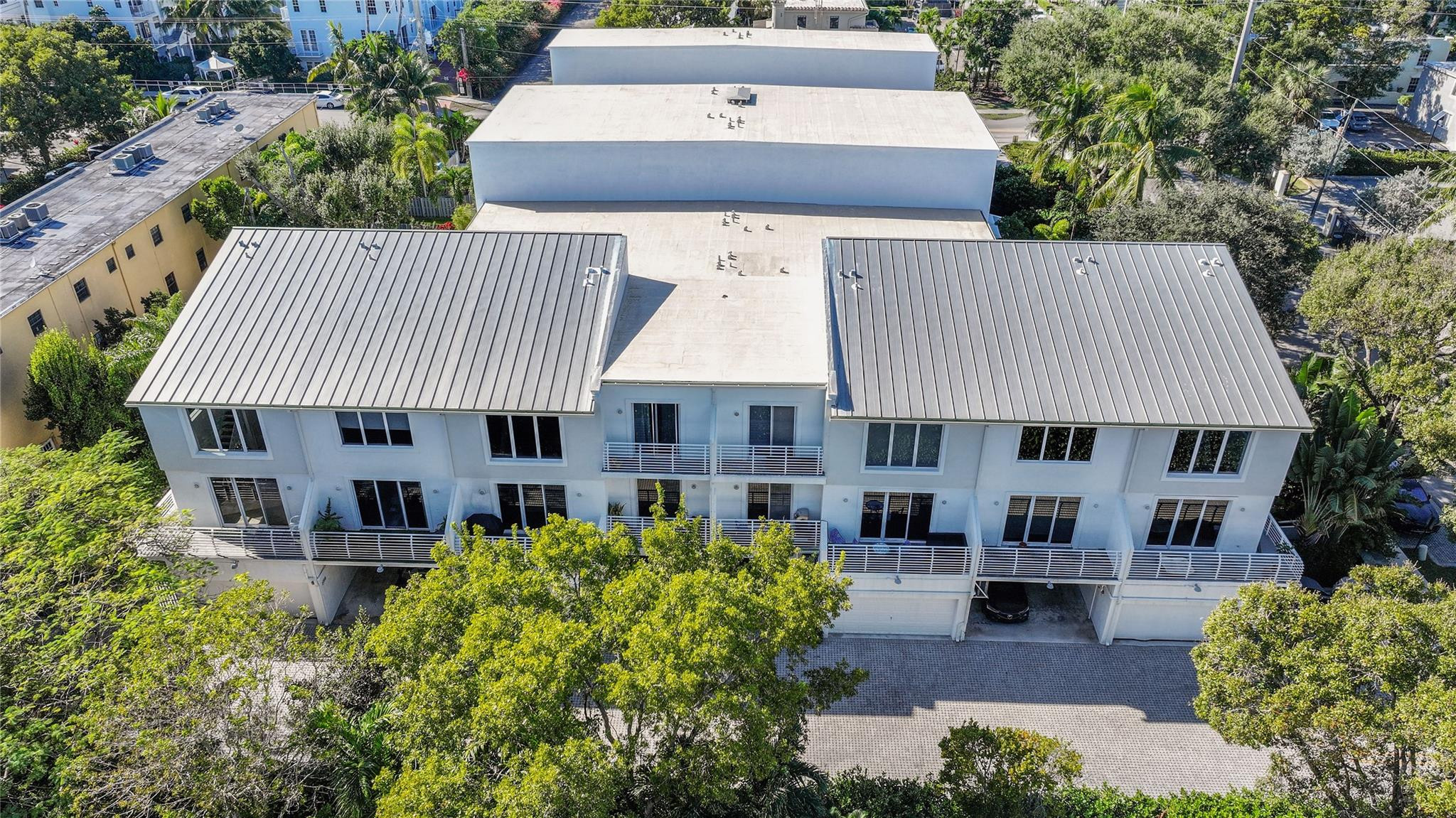 2760 NE 8th Ave 2760