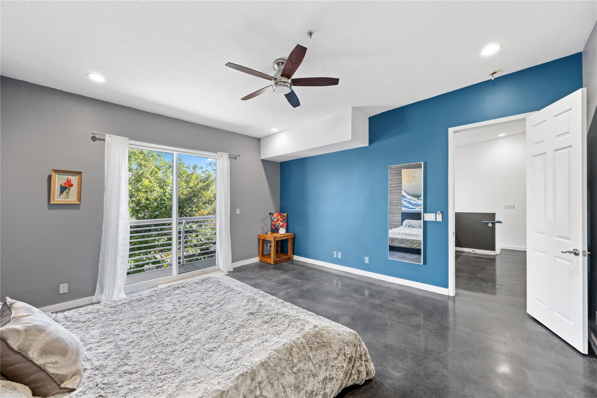 2760 NE 8th Ave 2760