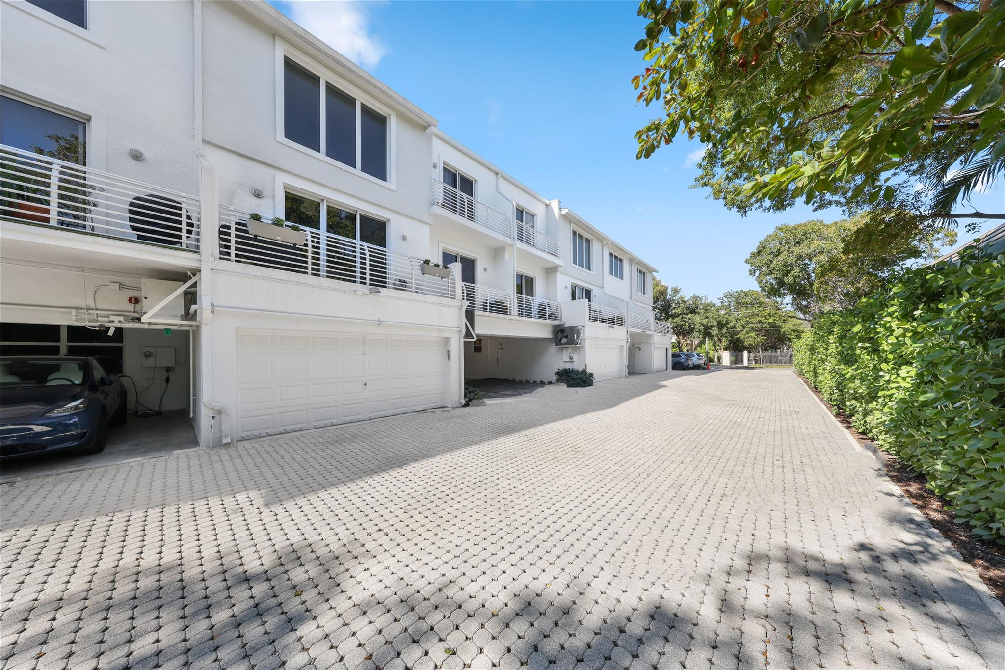 2760 NE 8th Ave 2760