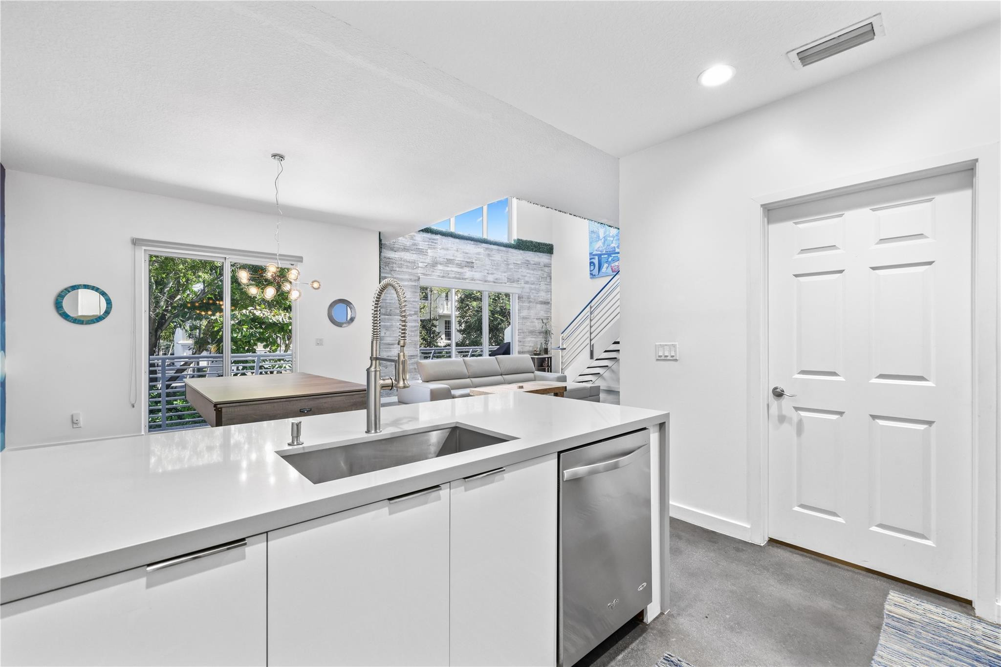2760 NE 8th Ave 2760