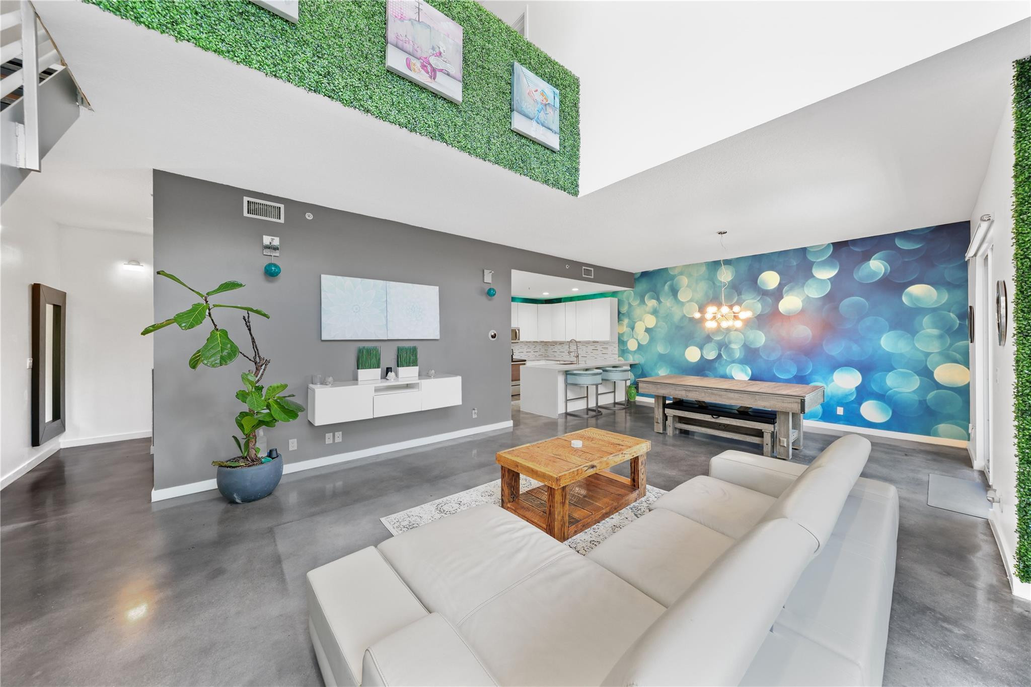 2760 NE 8th Ave 2760