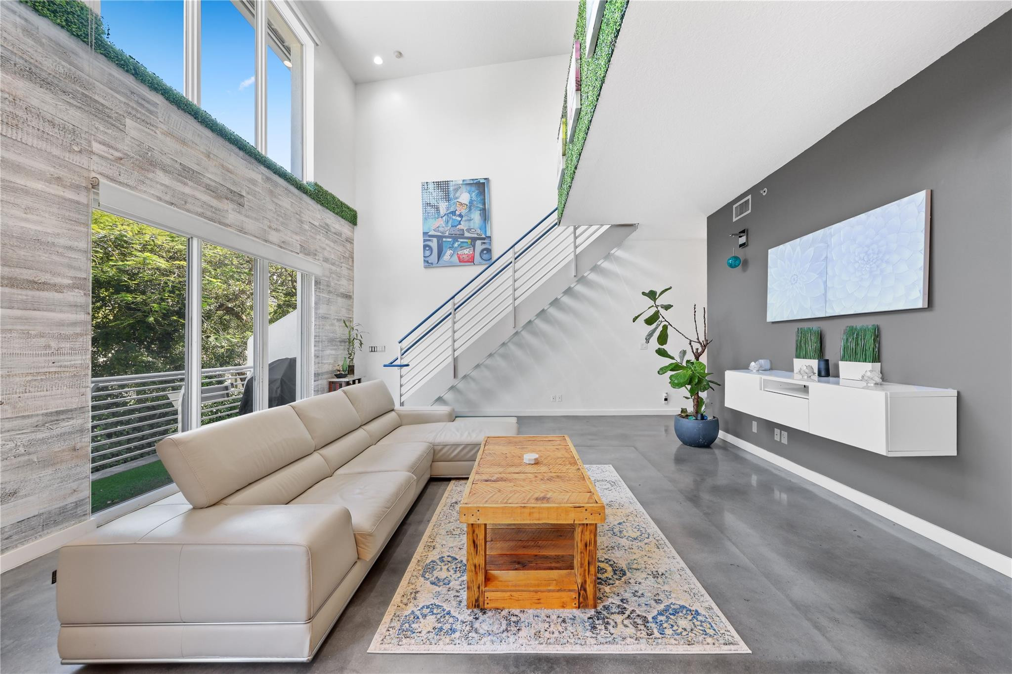 2760 NE 8th Ave 2760
