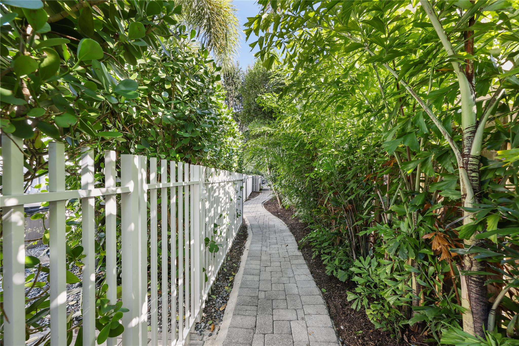 2760 NE 8th Ave 2760
