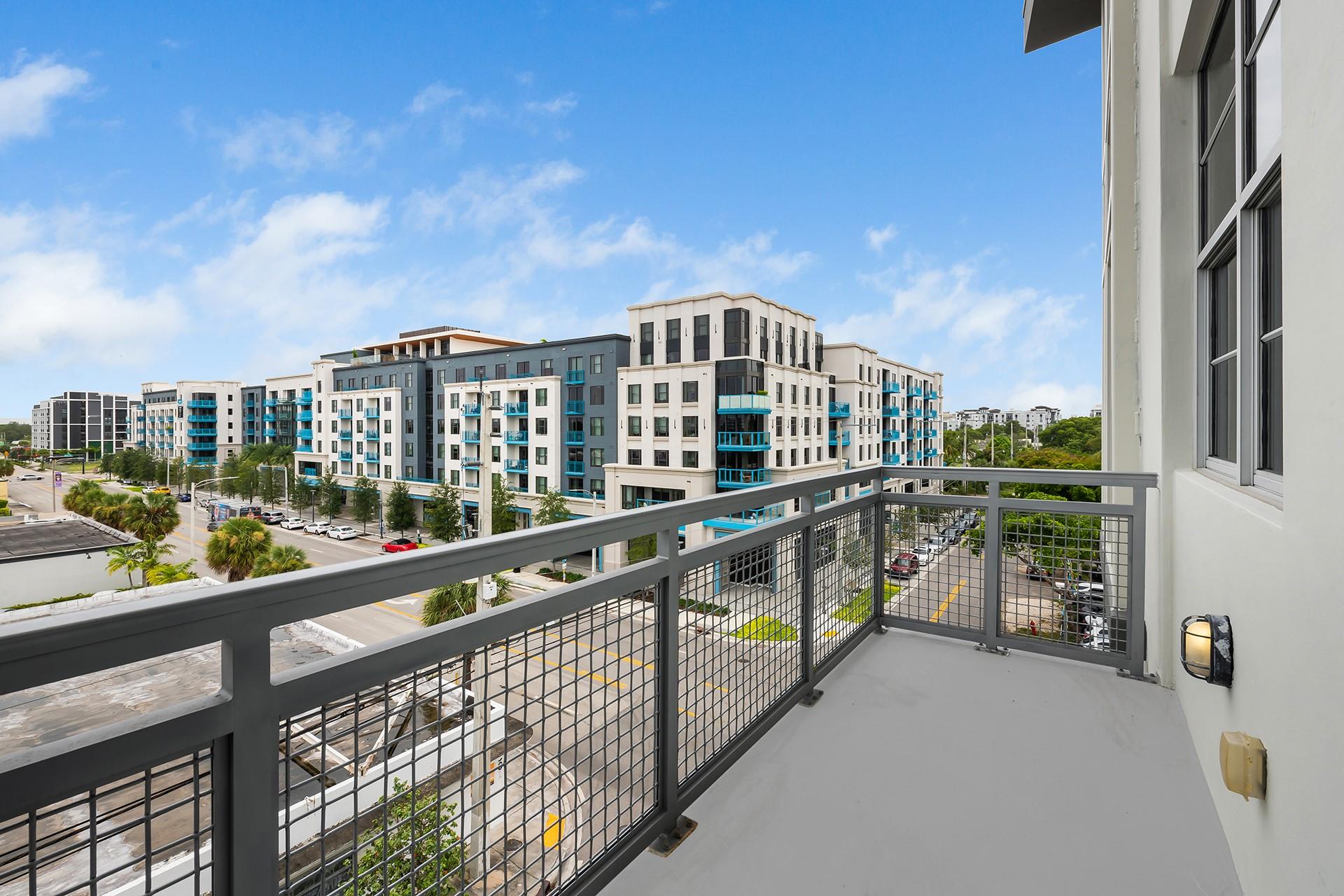 445 N Andrews Ave 402