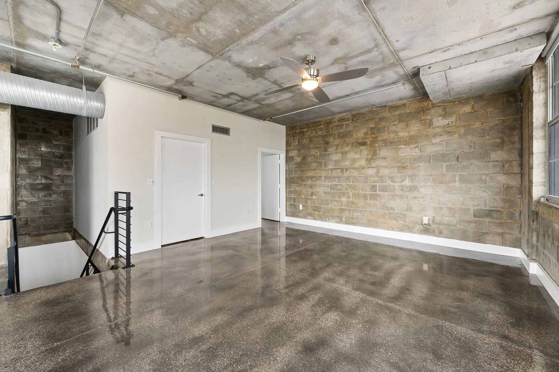 445 N Andrews Ave 402