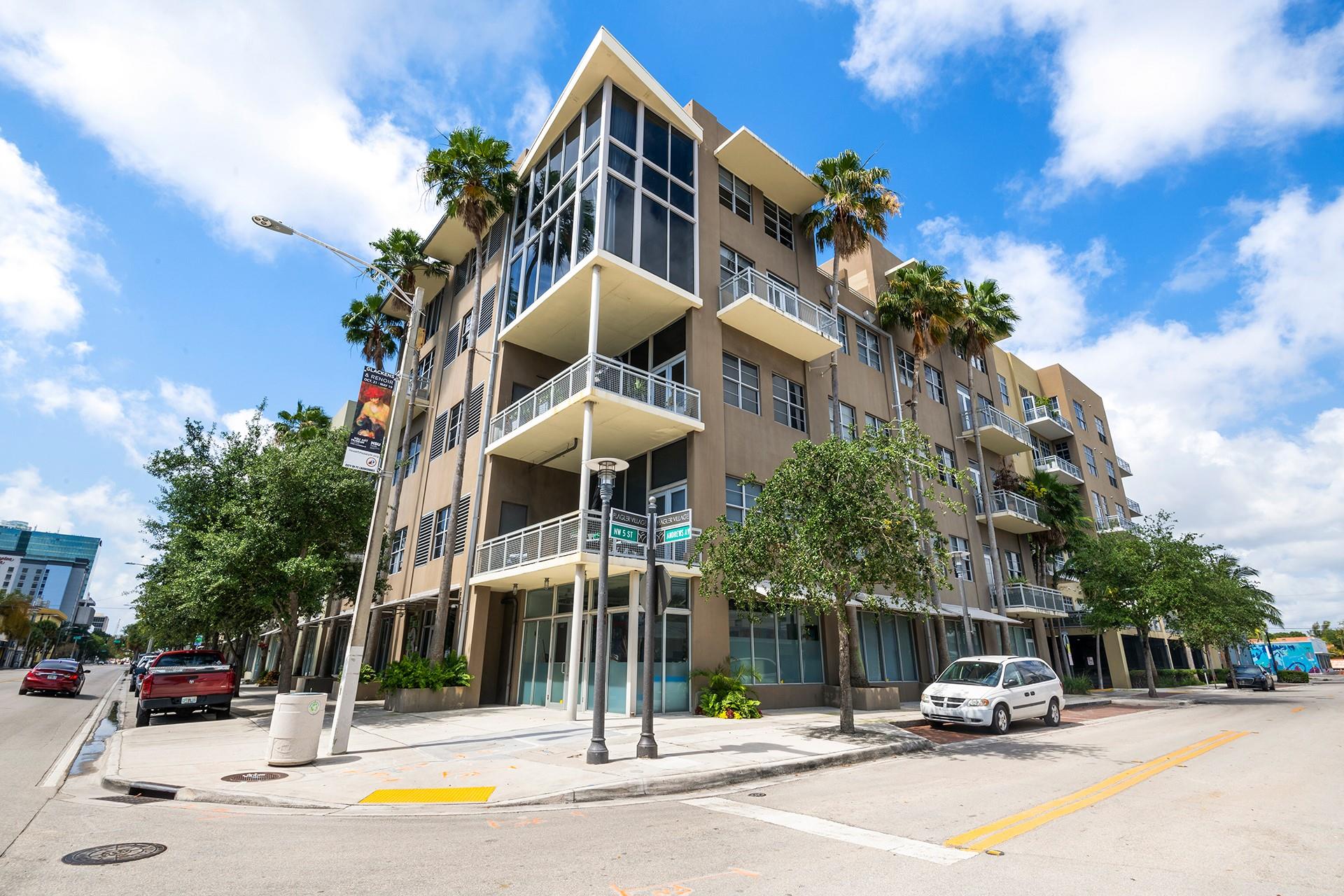 445 N Andrews Ave 402