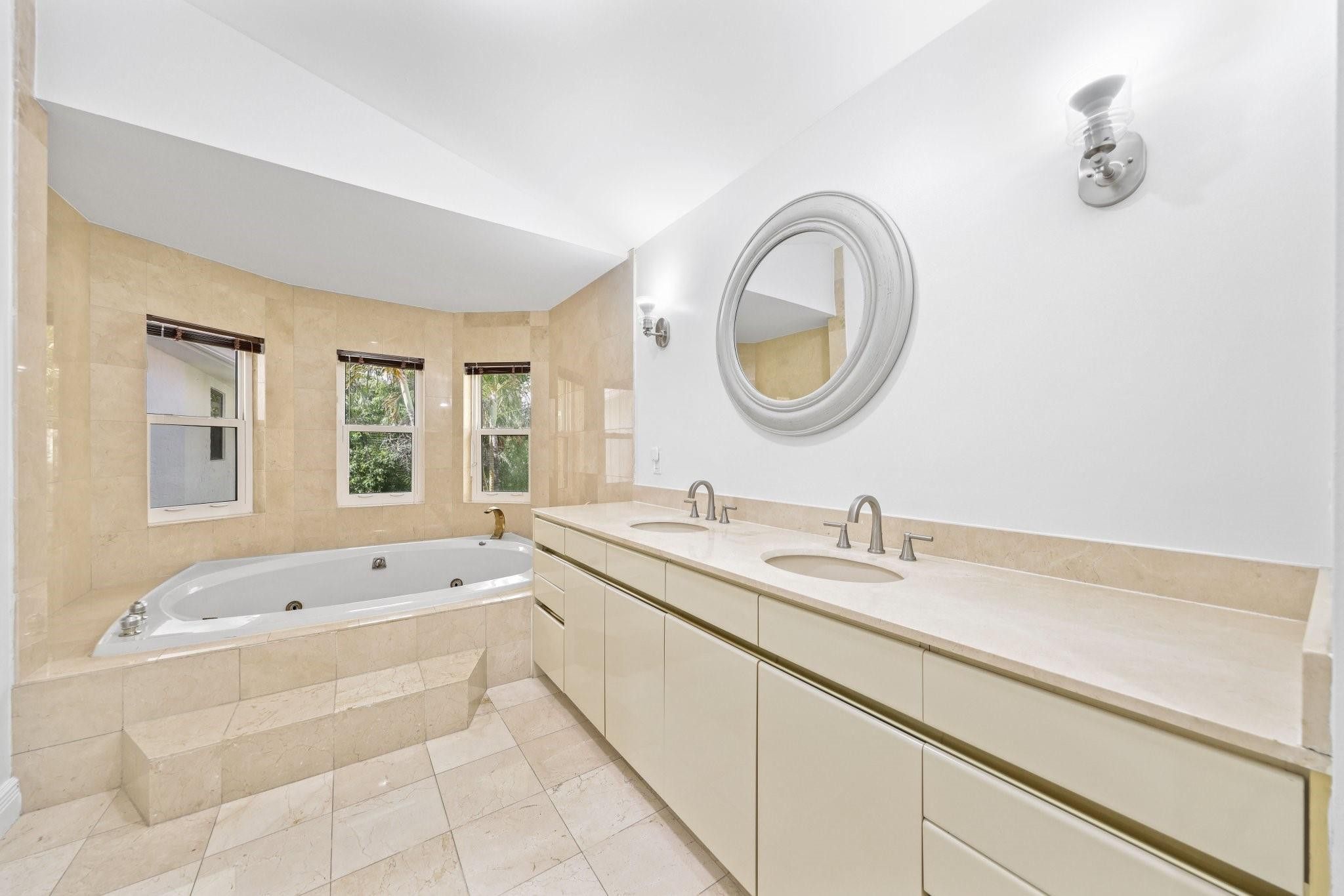 808 Solar Isle Dr